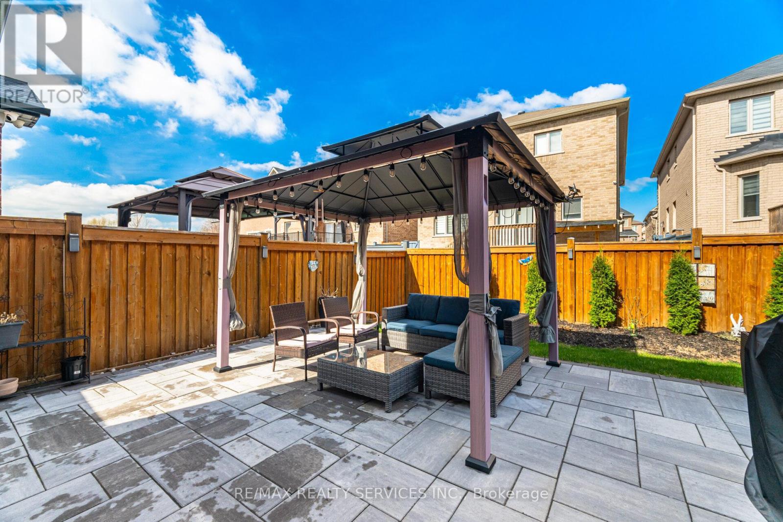38 BLACKBERRY VALLEY CRESCENT - 37