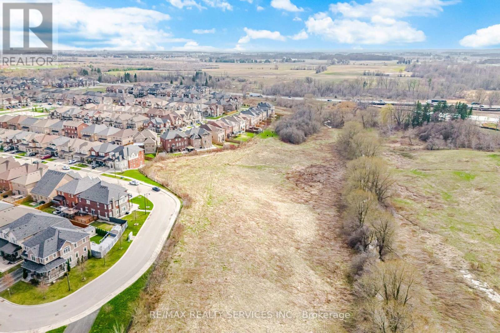 38 BLACKBERRY VALLEY CRESCENT - 46