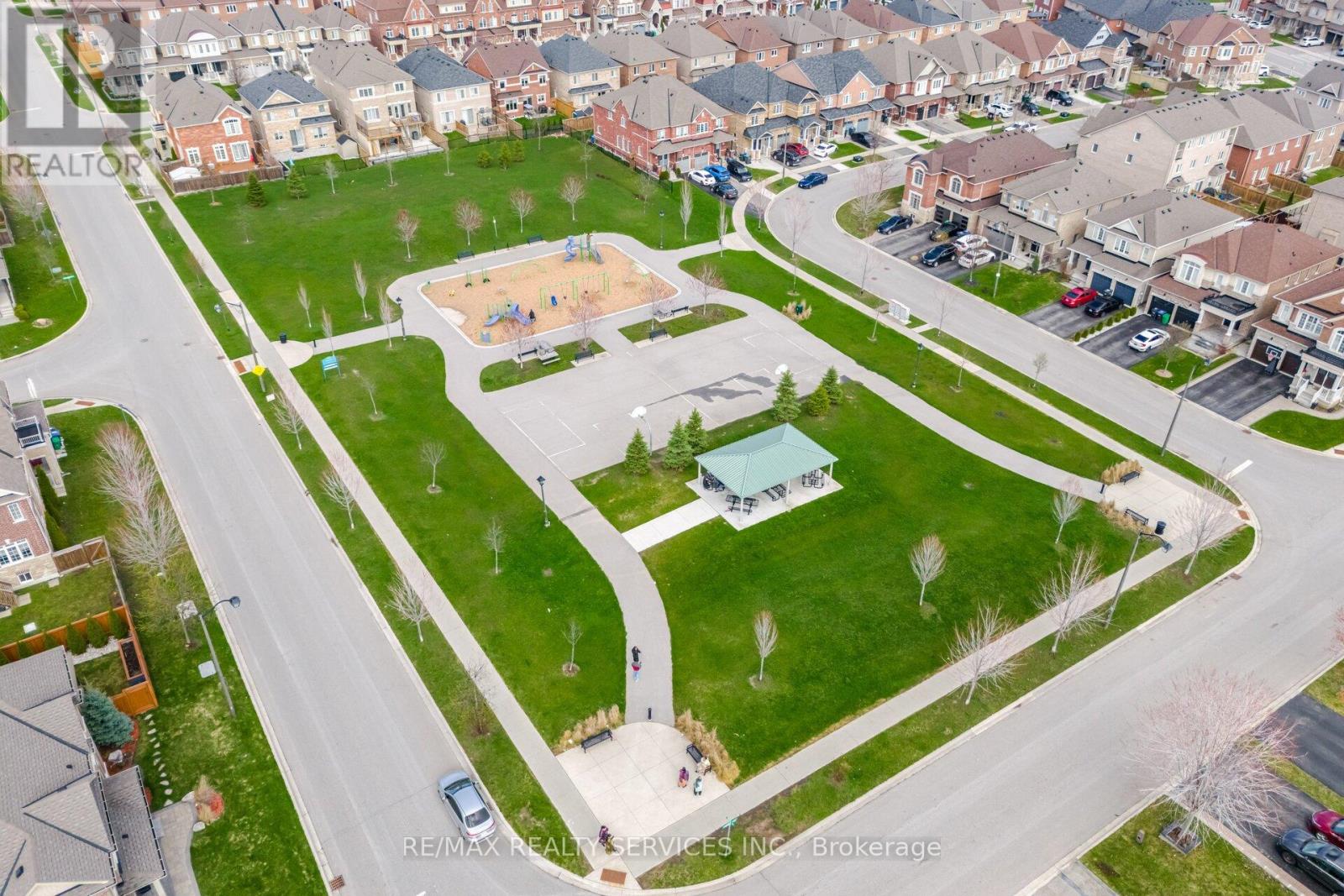 38 BLACKBERRY VALLEY CRESCENT - 48