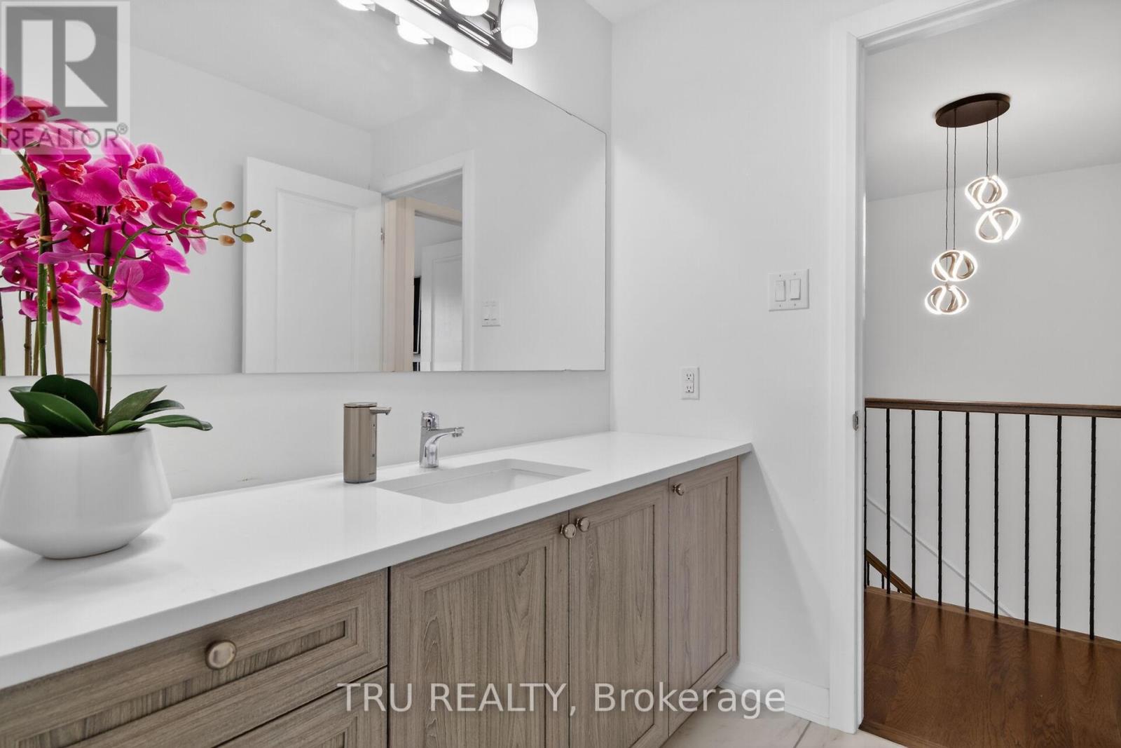 202 SKIPPER DRIVE - 29