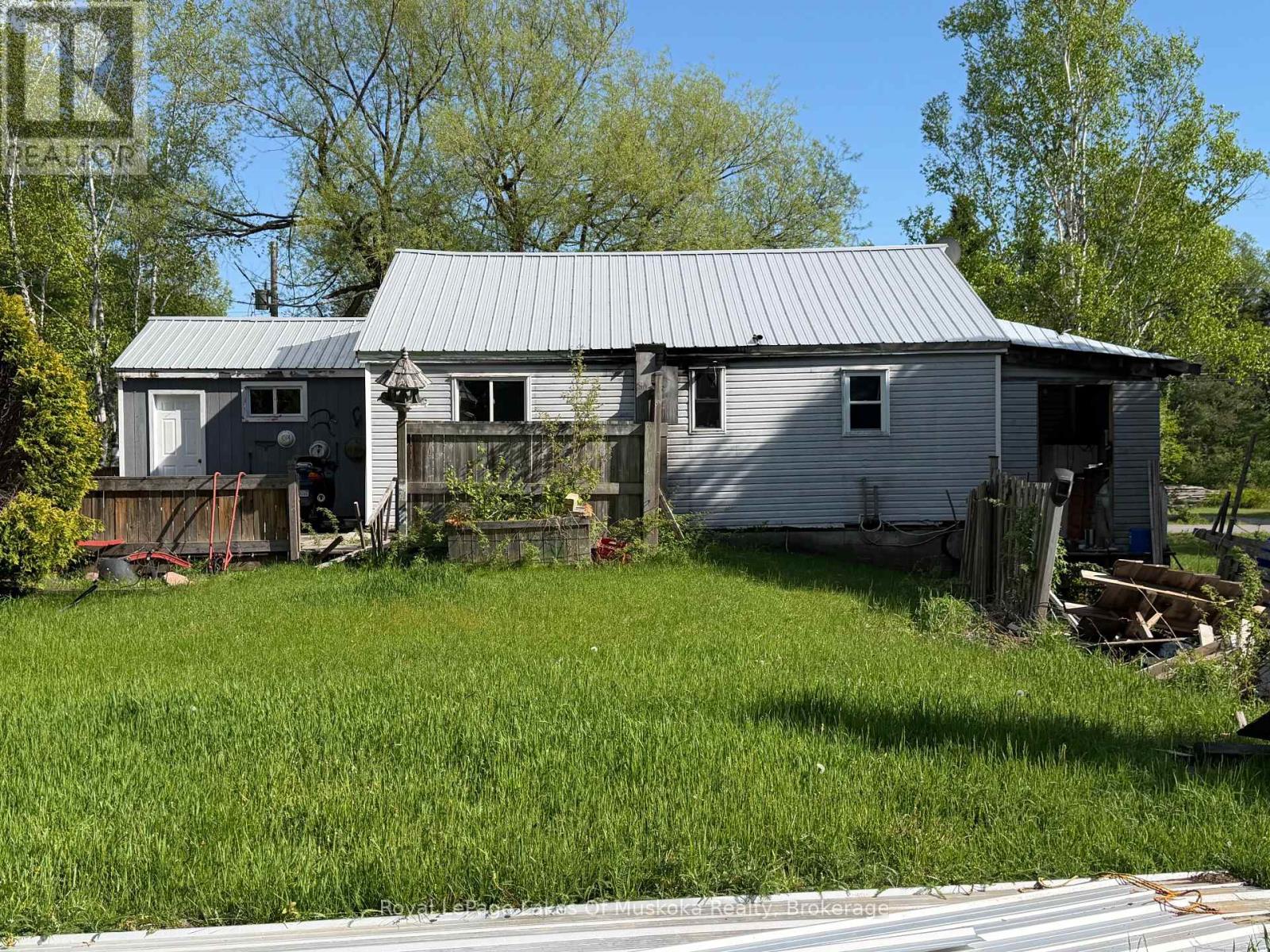 1071 NAISMITH ROAD - 19