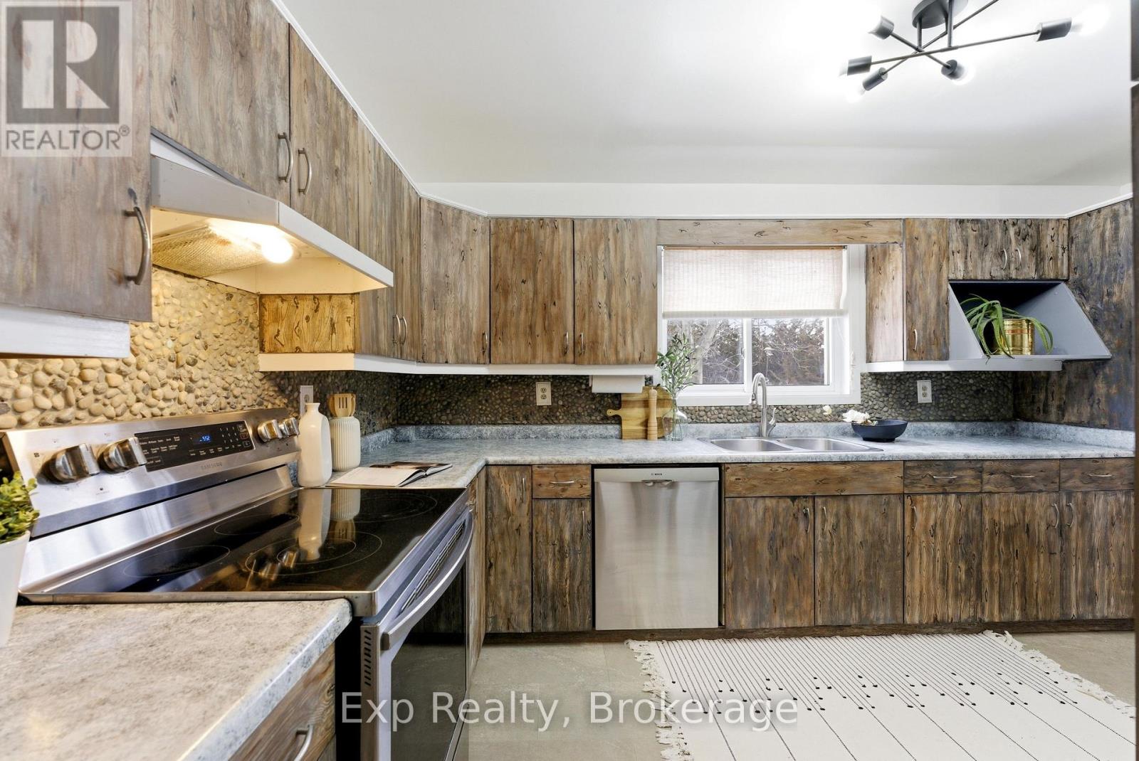 39 SHERWOOD CRESCENT - 16