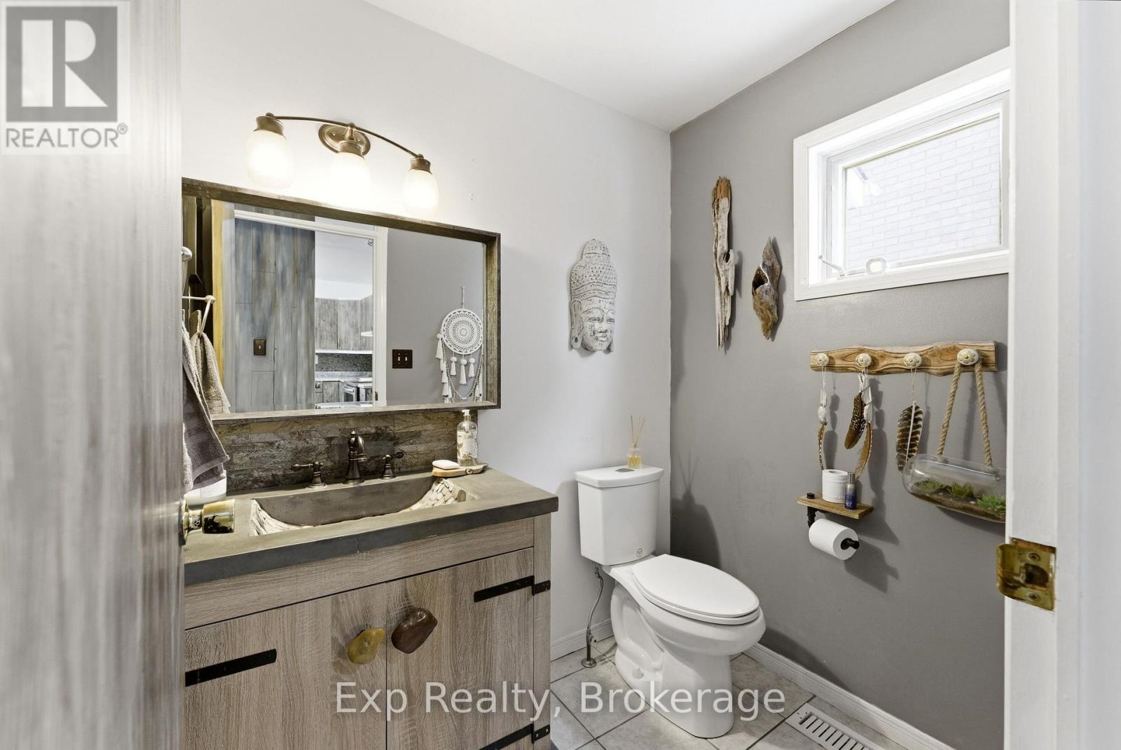 39 SHERWOOD CRESCENT - 17