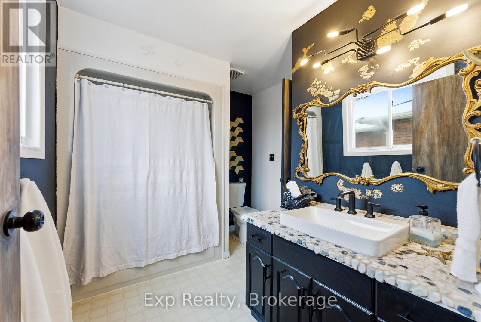 39 SHERWOOD CRESCENT - 29