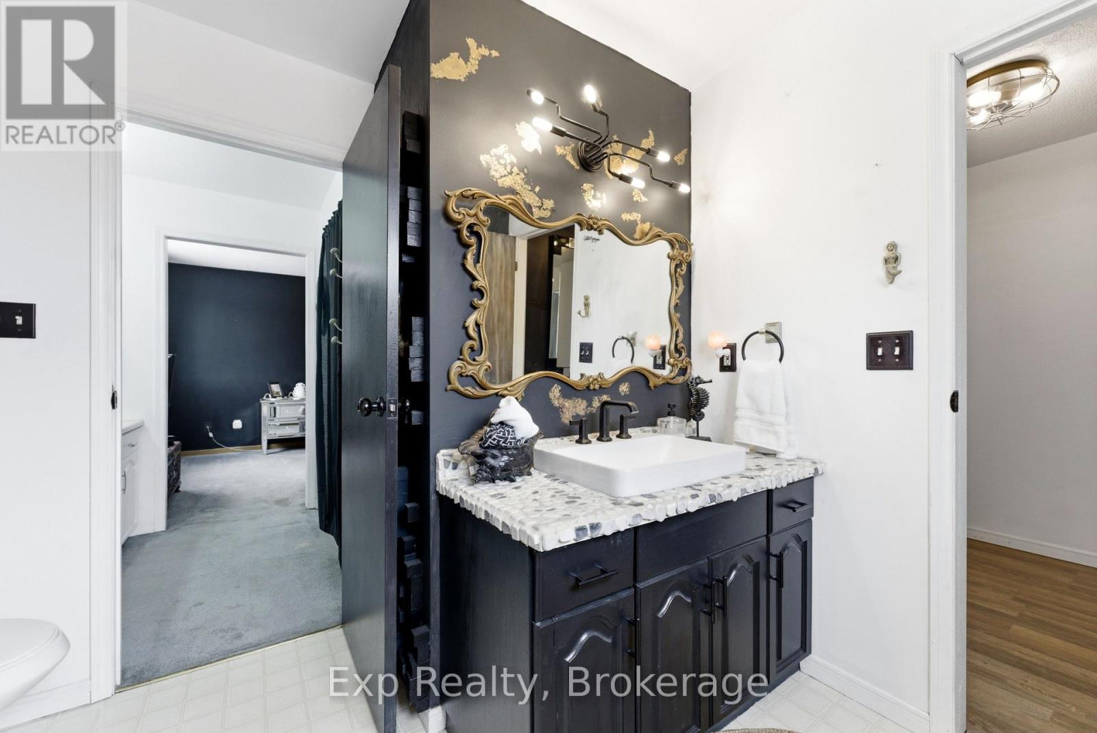 39 SHERWOOD CRESCENT - 30