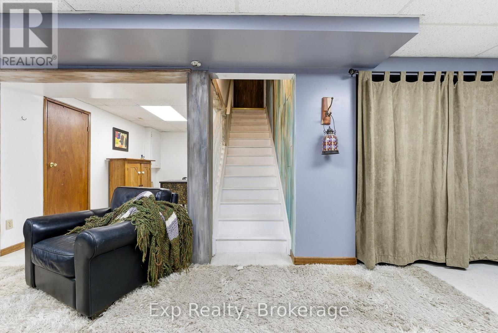 39 SHERWOOD CRESCENT - 31
