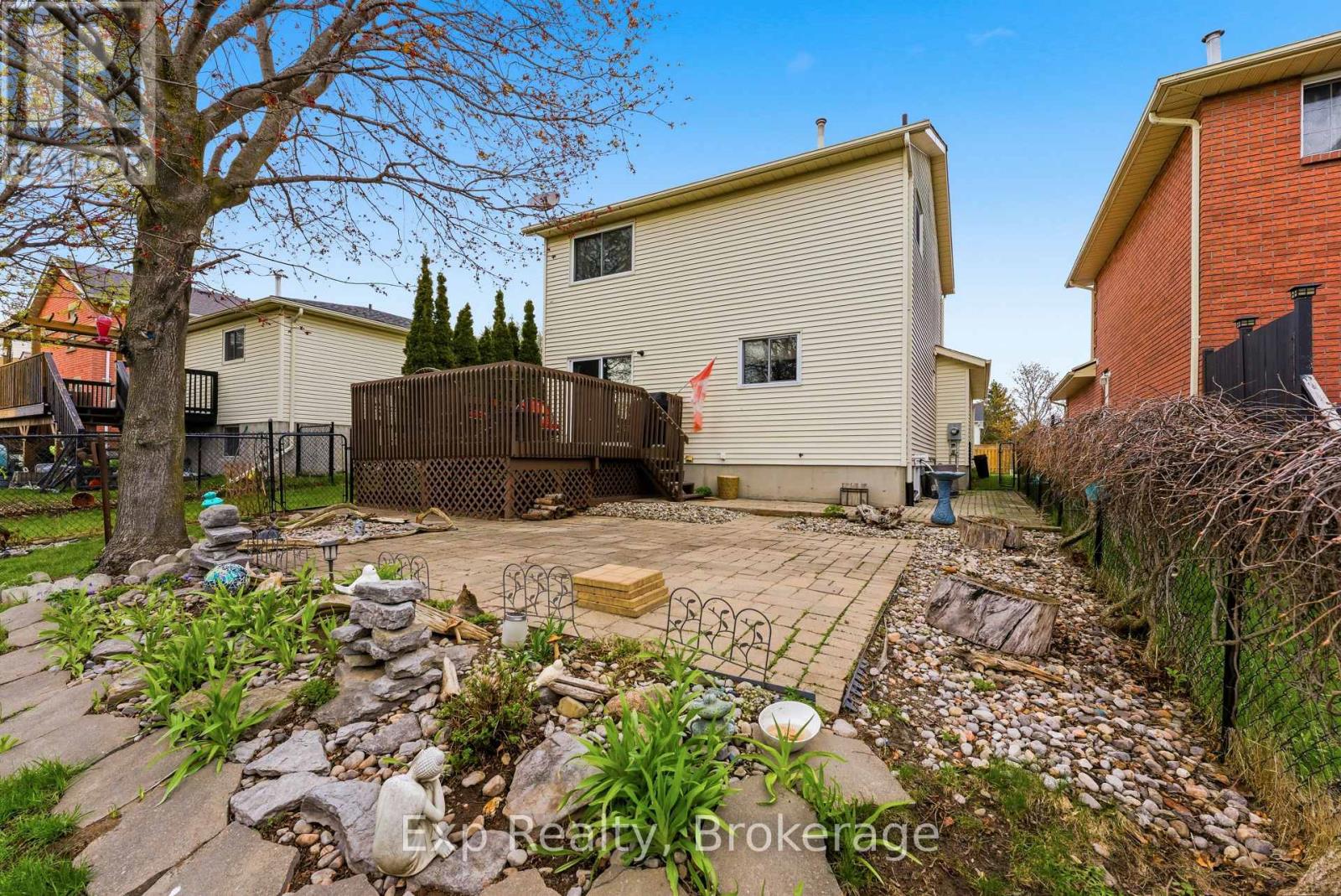39 SHERWOOD CRESCENT - 38