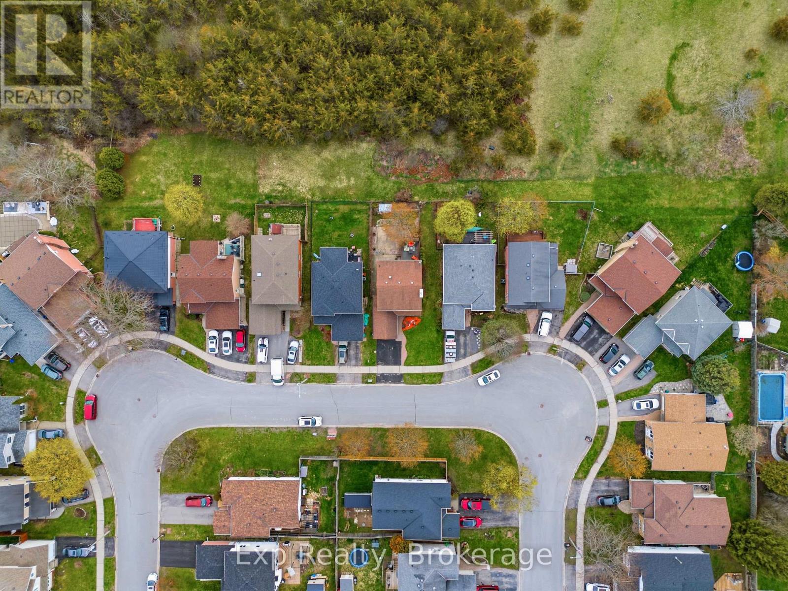 39 SHERWOOD CRESCENT - 46