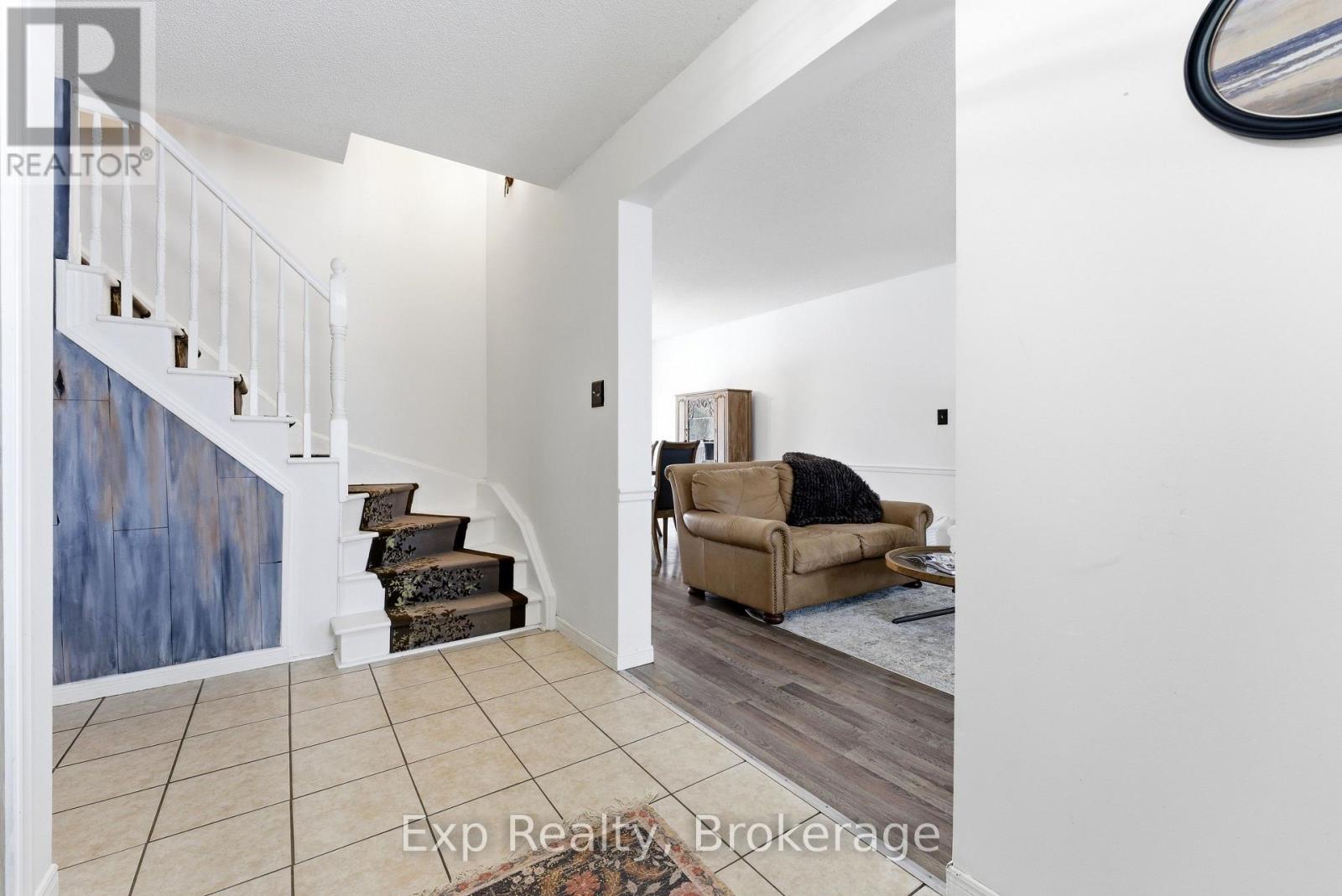 39 SHERWOOD CRESCENT - 7