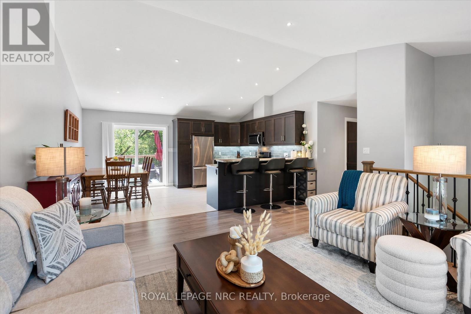 965 BERTIE STREET - 13