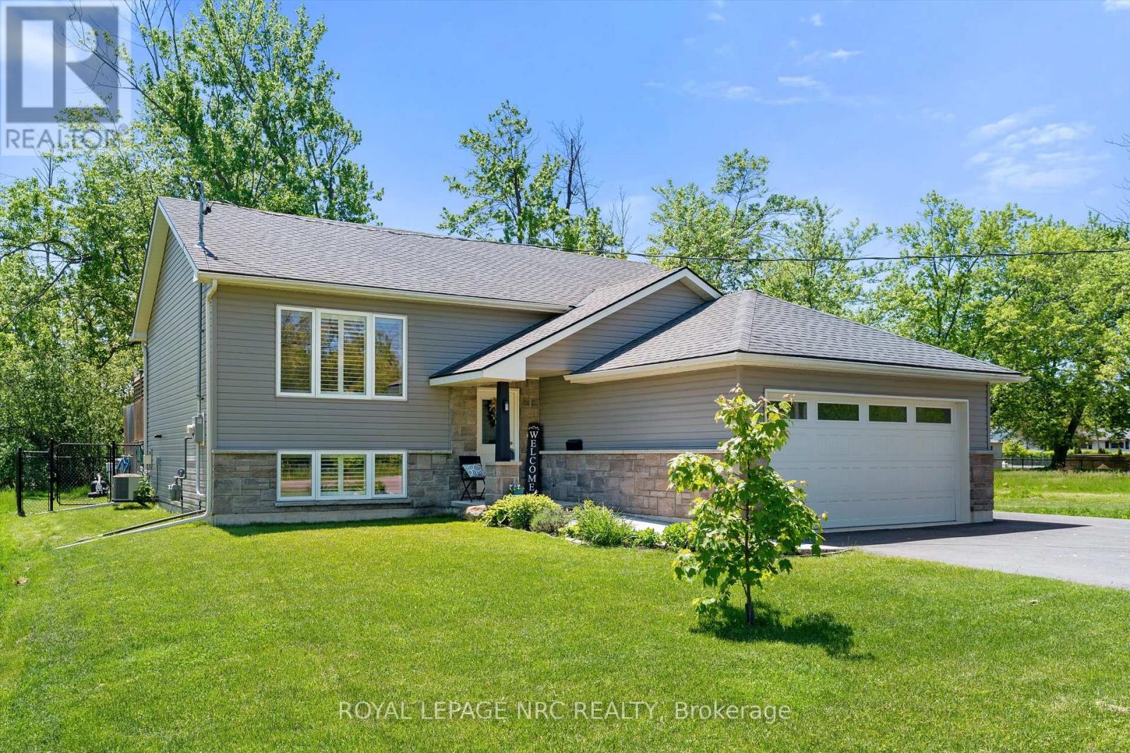 965 BERTIE STREET - Image 2