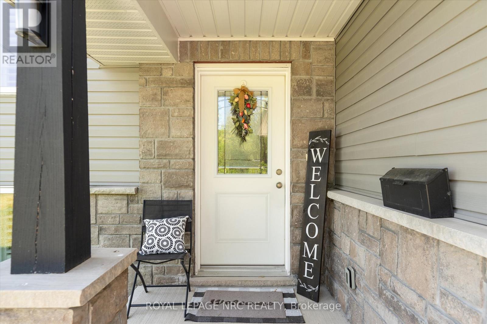 965 BERTIE STREET - 3