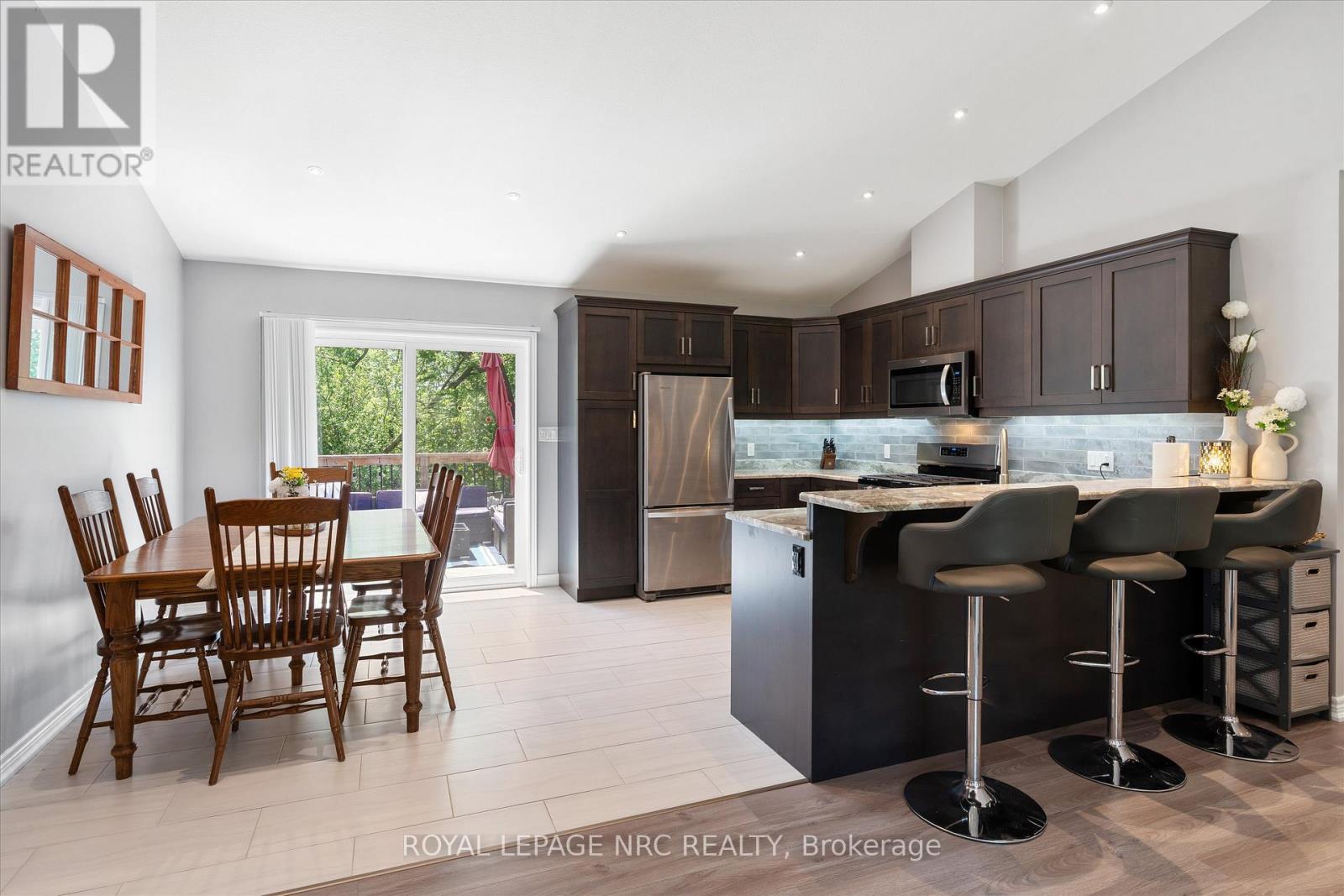 965 BERTIE STREET - 5