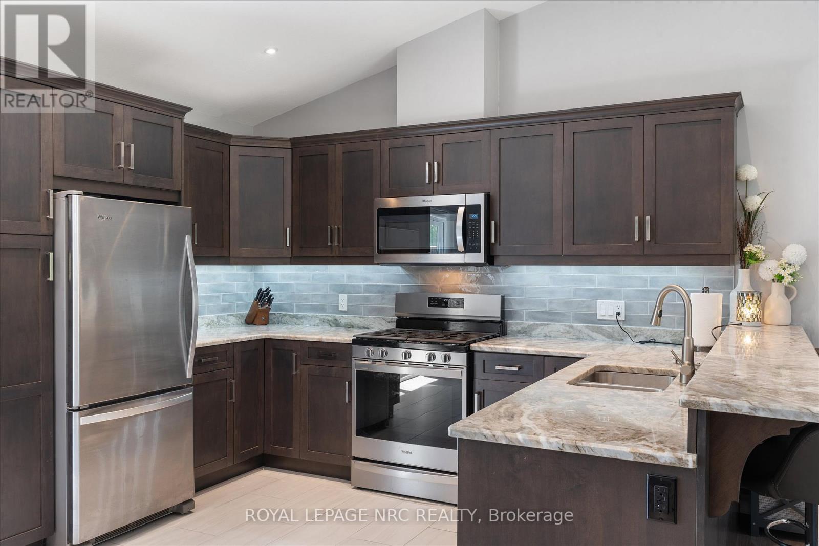 965 BERTIE STREET - 7