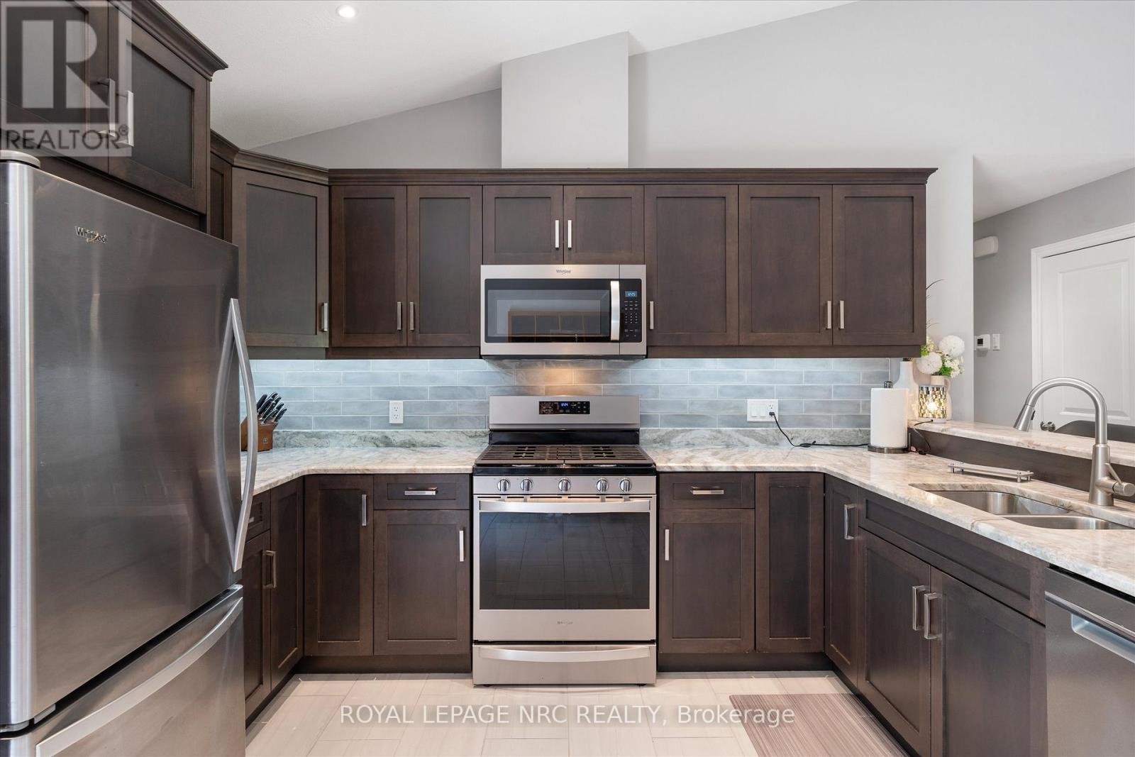 965 BERTIE STREET - 8