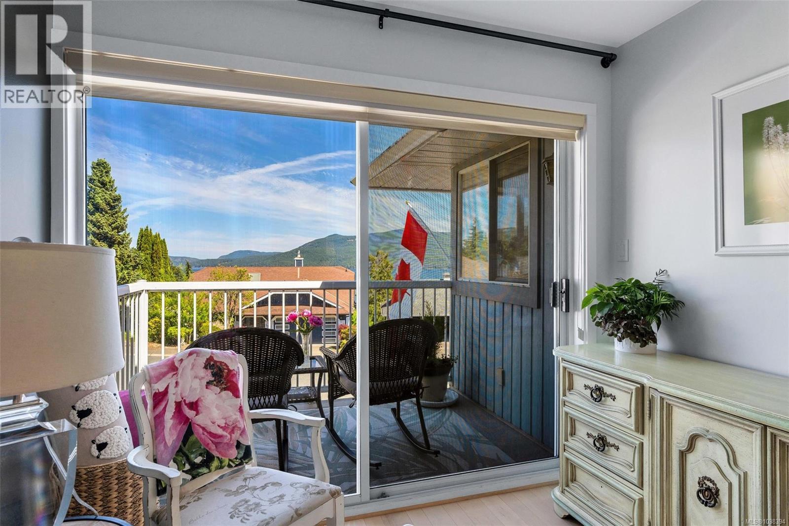 556 Marine View - 28