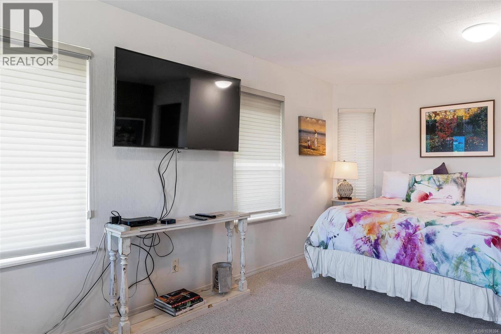 556 Marine View - 45