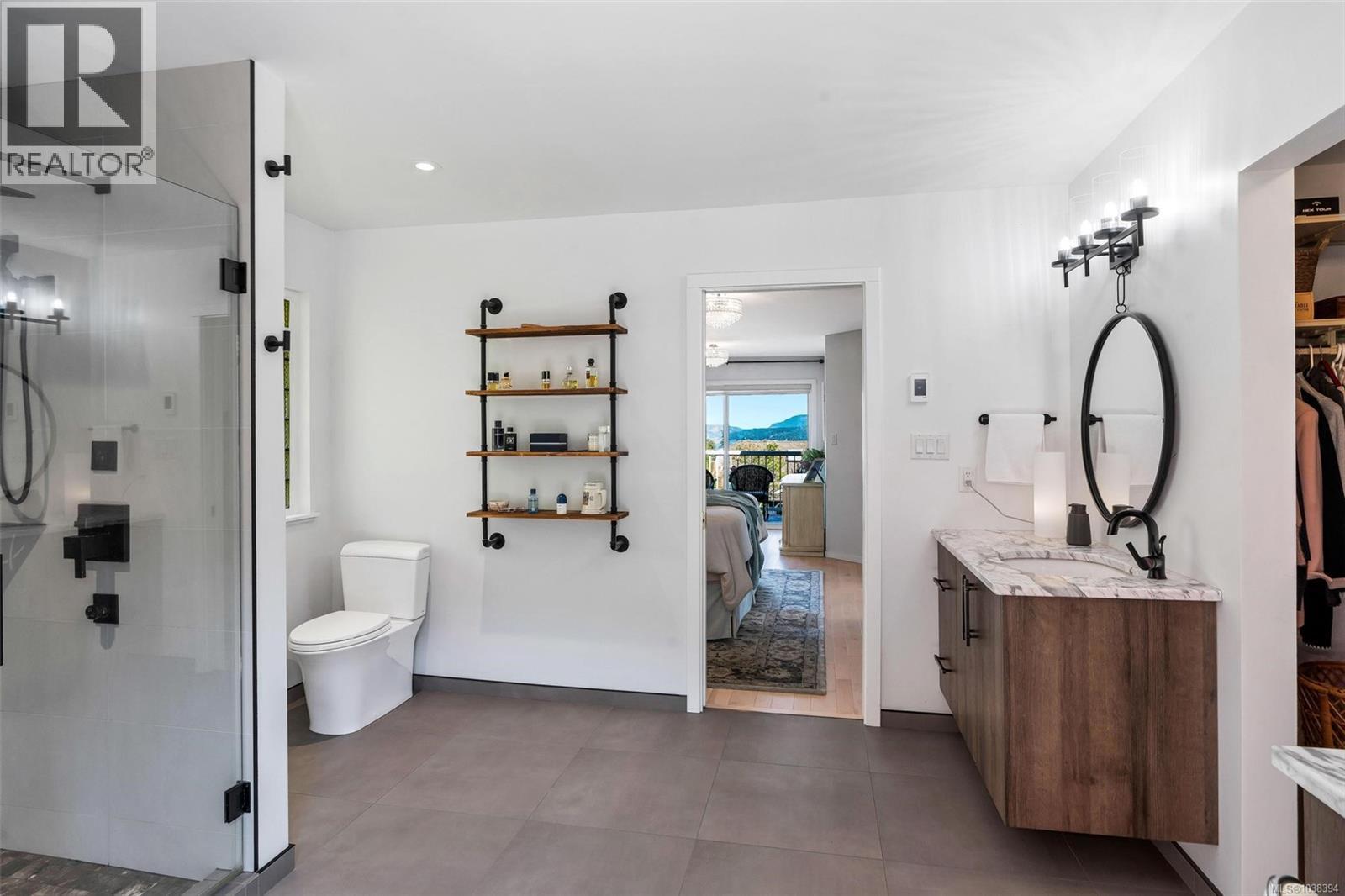 556 Marine View - 34