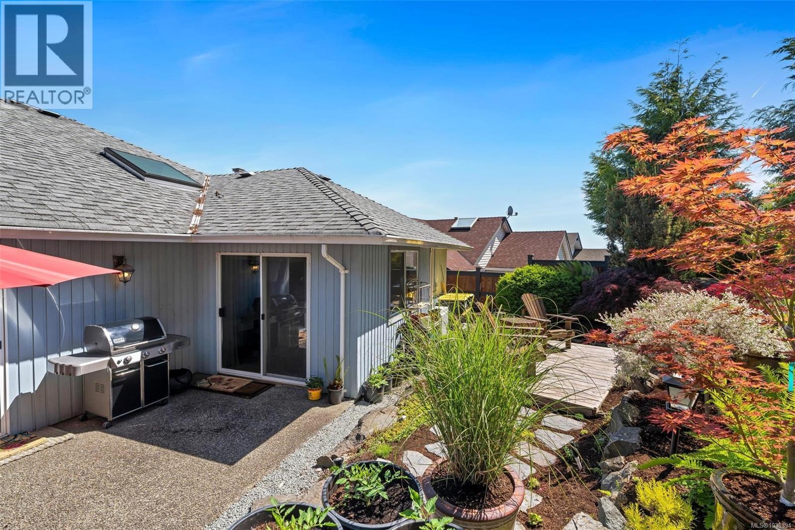 556 Marine View - 55