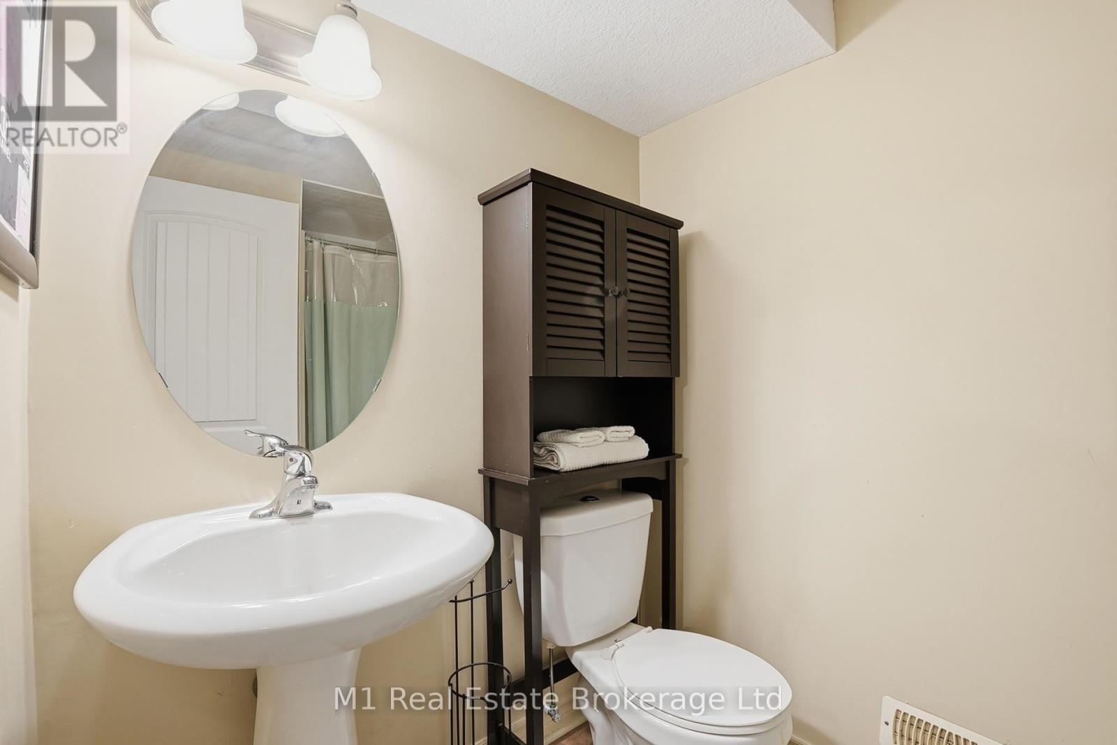 22 LAMBETH WAY - 28