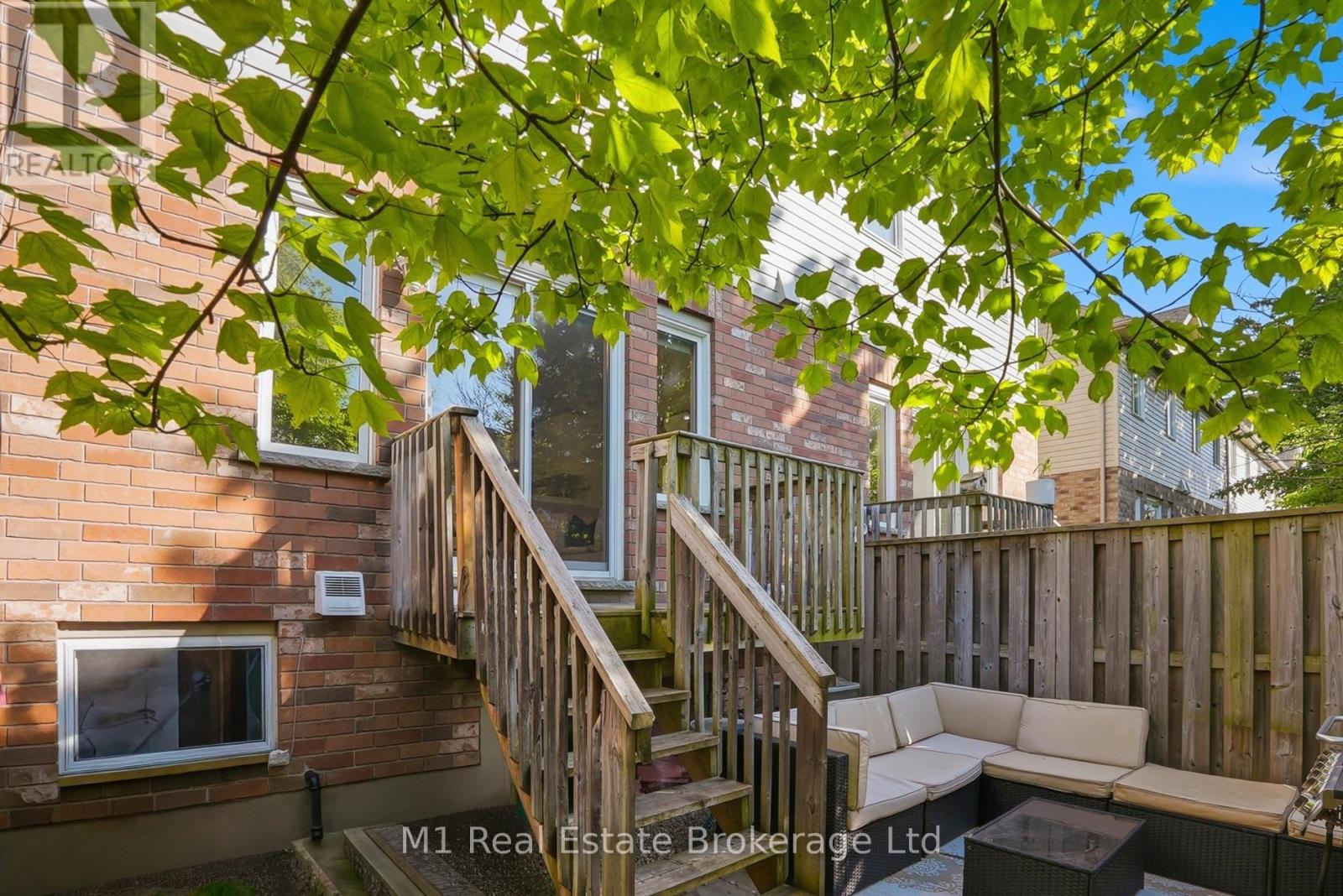 22 LAMBETH WAY - 33