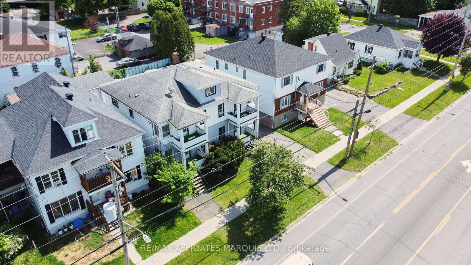 909/911 SECOND STREET E - 4