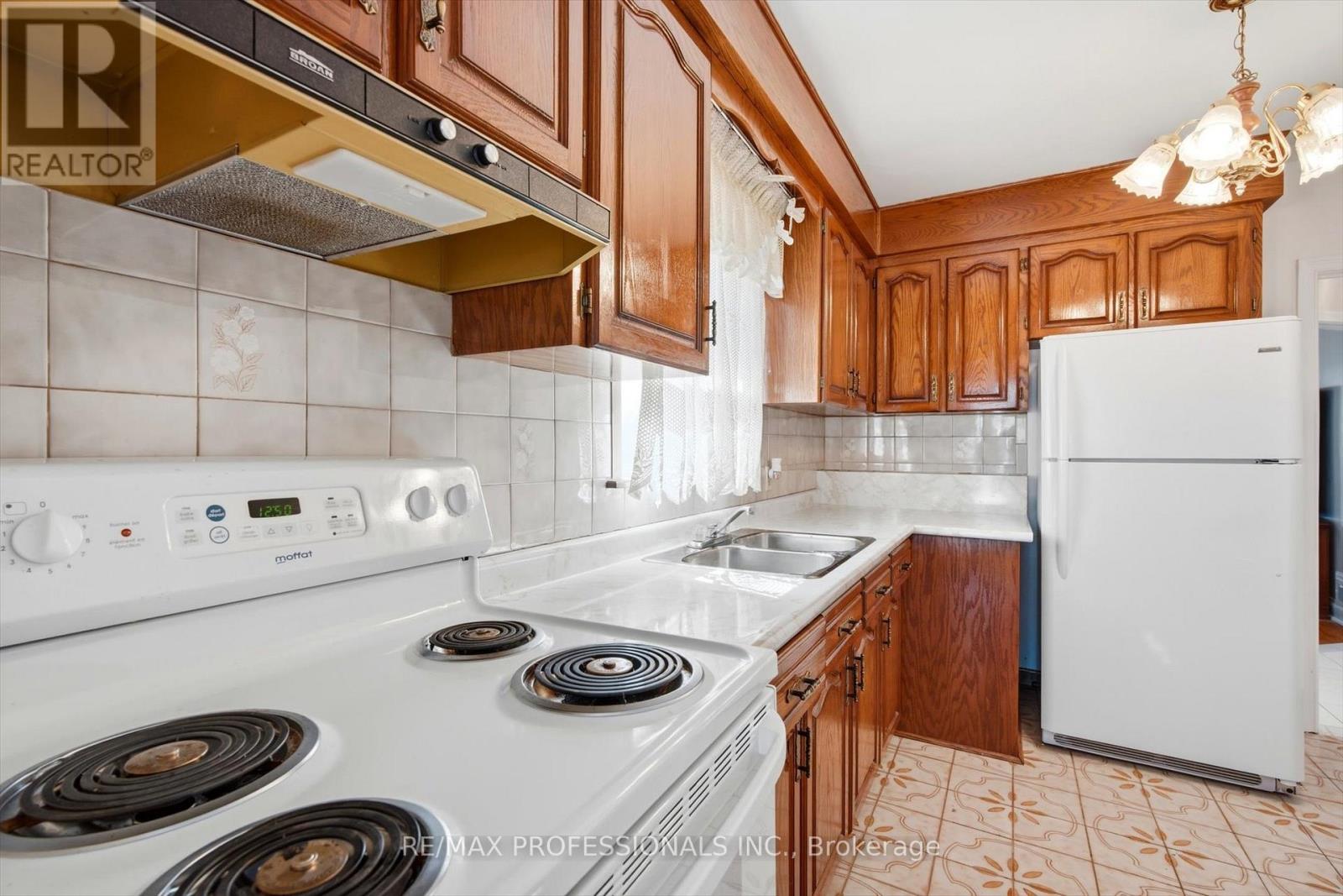 54 CULNAN AVENUE - 10