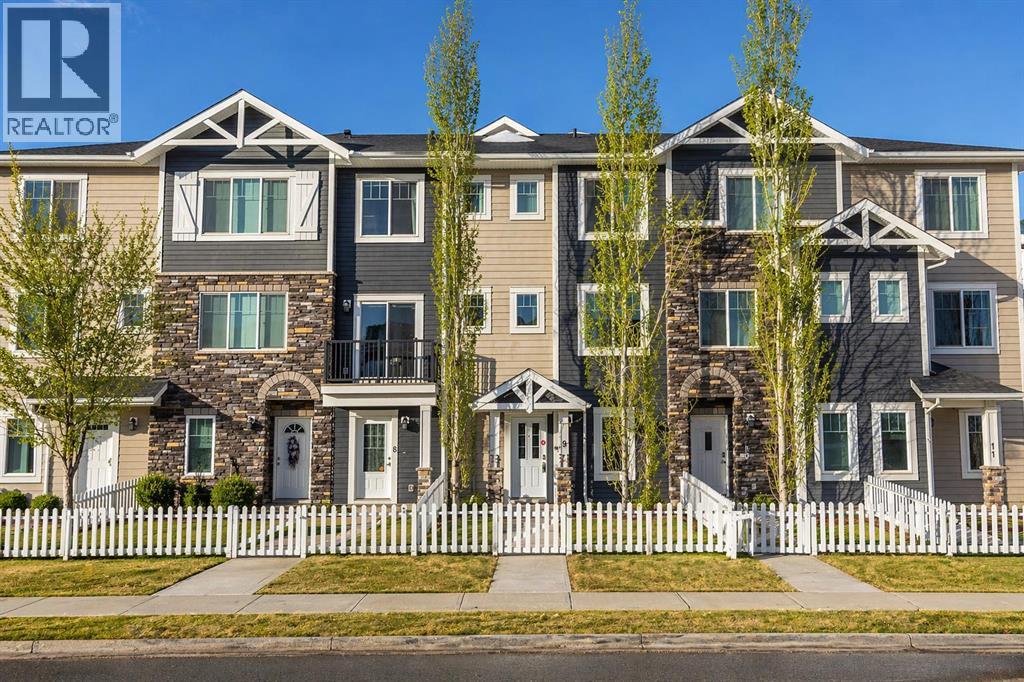 This unit has a private, fenced yard!