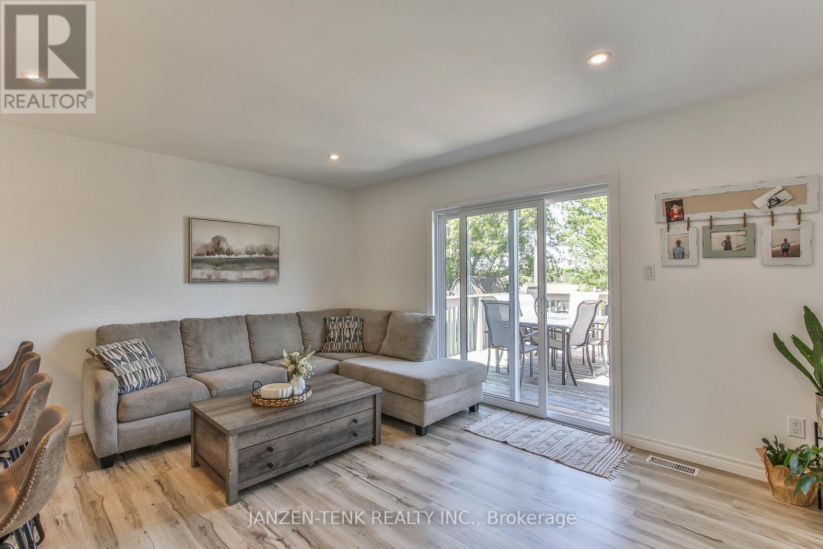 4-bedroom home for sale at 22 BECKETT BOULEVARD, Tillsonburg ON · photo 13 of 38