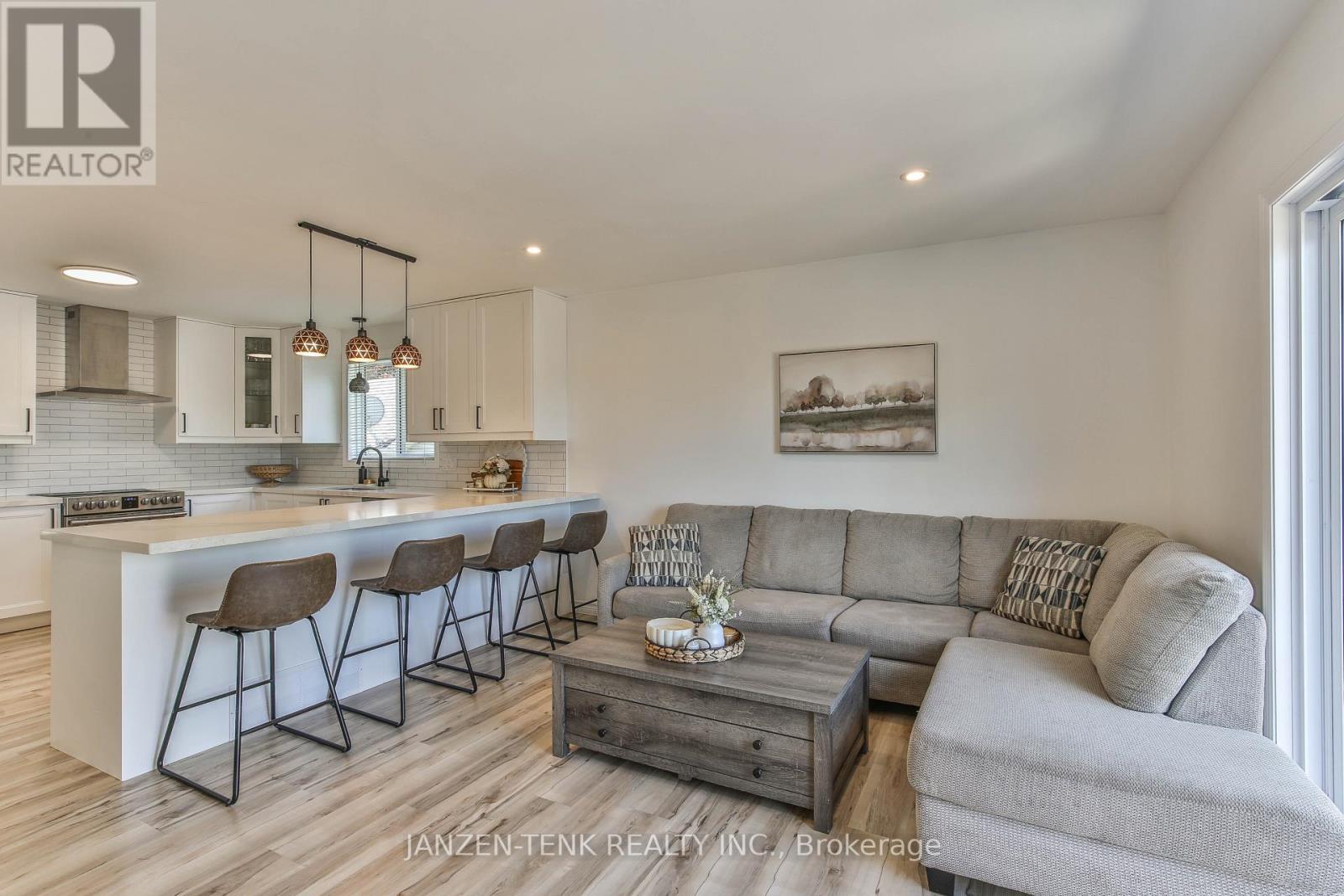 4-bedroom home for sale at 22 BECKETT BOULEVARD, Tillsonburg ON · photo 14 of 38