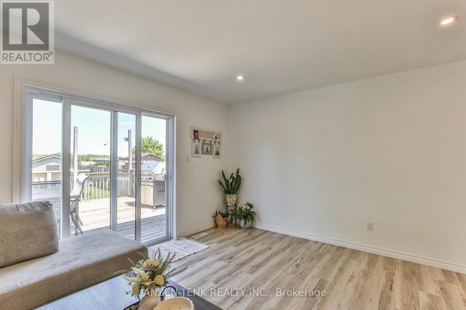 4-bedroom home for sale at 22 BECKETT BOULEVARD, Tillsonburg ON · photo 15 of 38