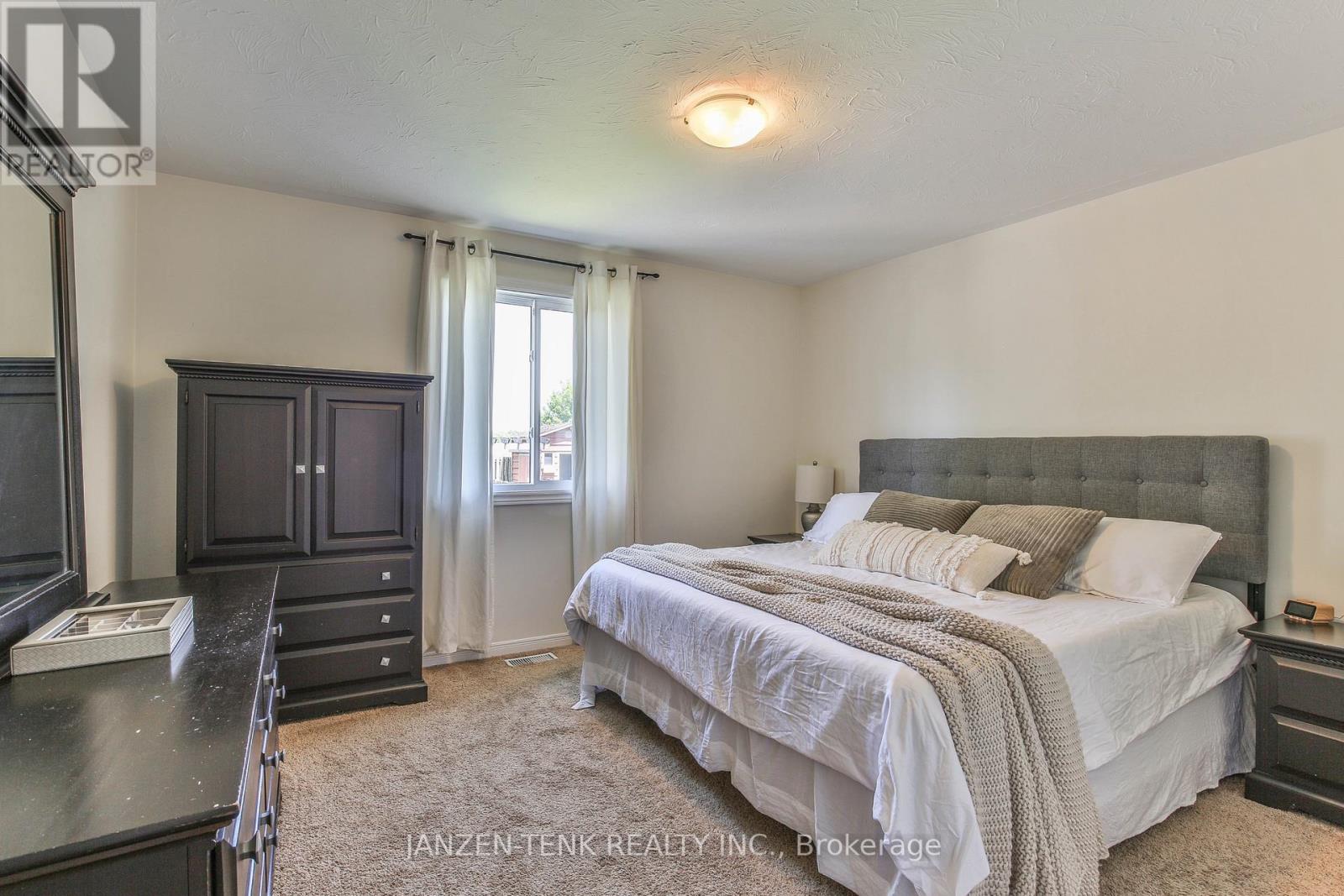 4-bedroom home for sale at 22 BECKETT BOULEVARD, Tillsonburg ON · photo 16 of 38