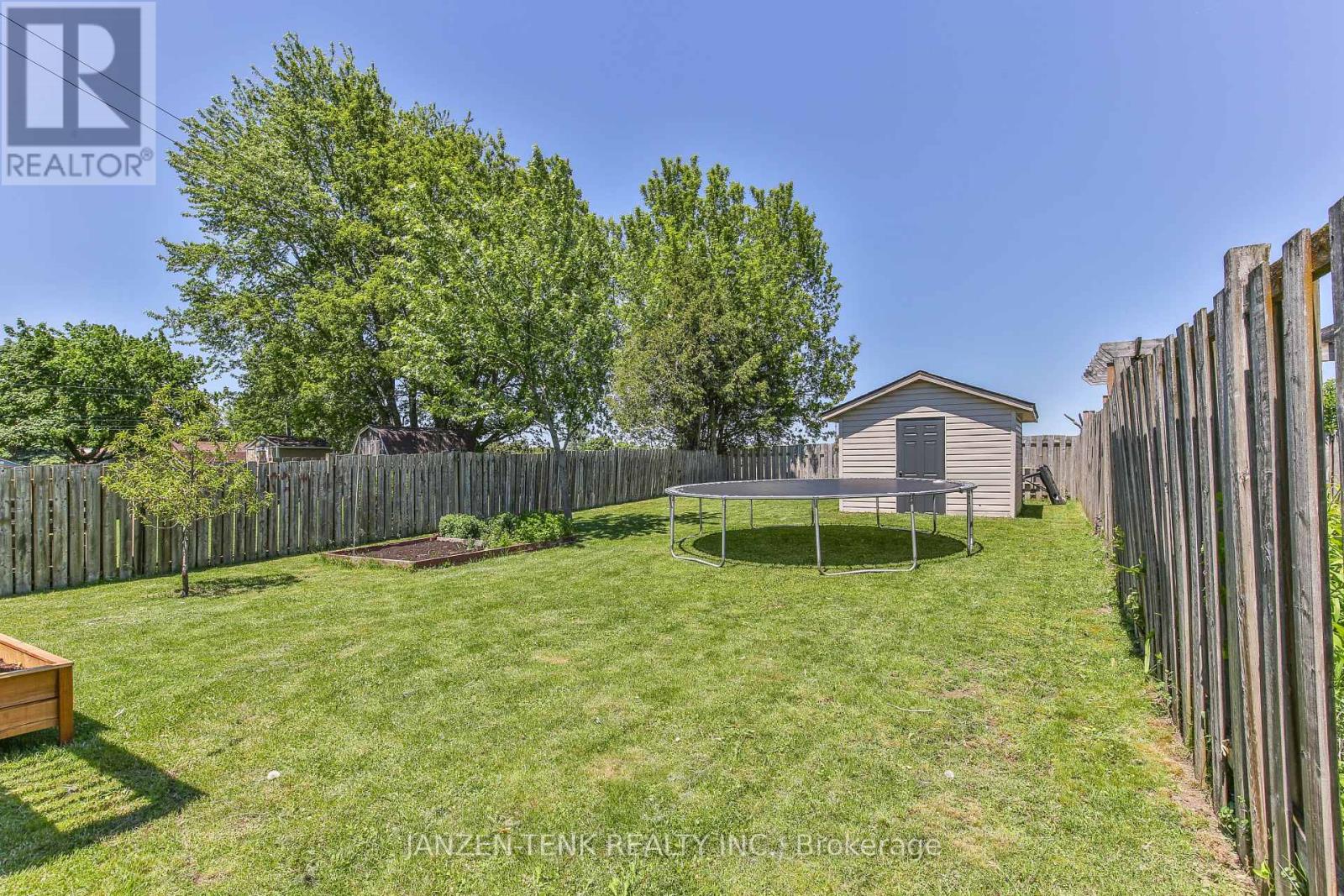 4-bedroom home for sale at 22 BECKETT BOULEVARD, Tillsonburg ON · photo 33 of 38