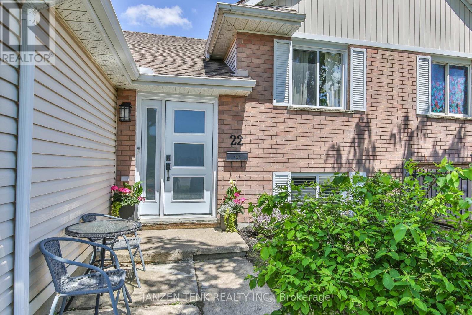 4-bedroom home for sale at 22 BECKETT BOULEVARD, Tillsonburg ON · photo 5 of 38