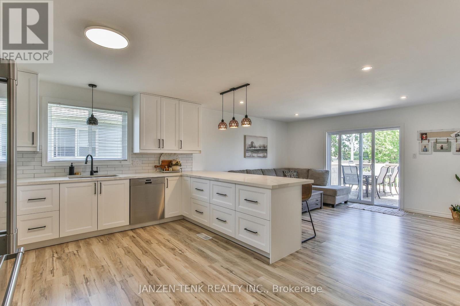 4-bedroom home for sale at 22 BECKETT BOULEVARD, Tillsonburg ON · photo 6 of 38