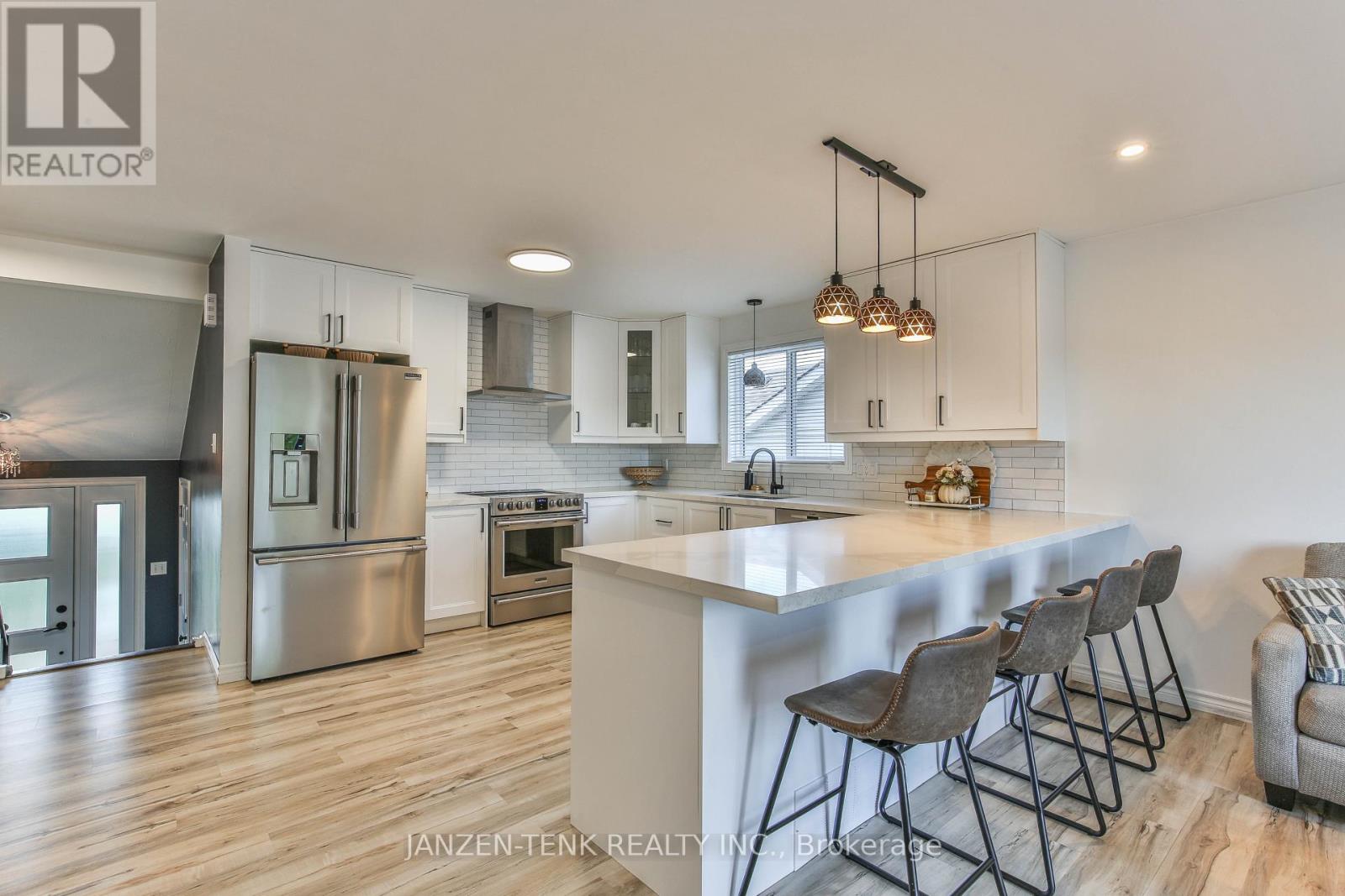4-bedroom home for sale at 22 BECKETT BOULEVARD, Tillsonburg ON · photo 8 of 38