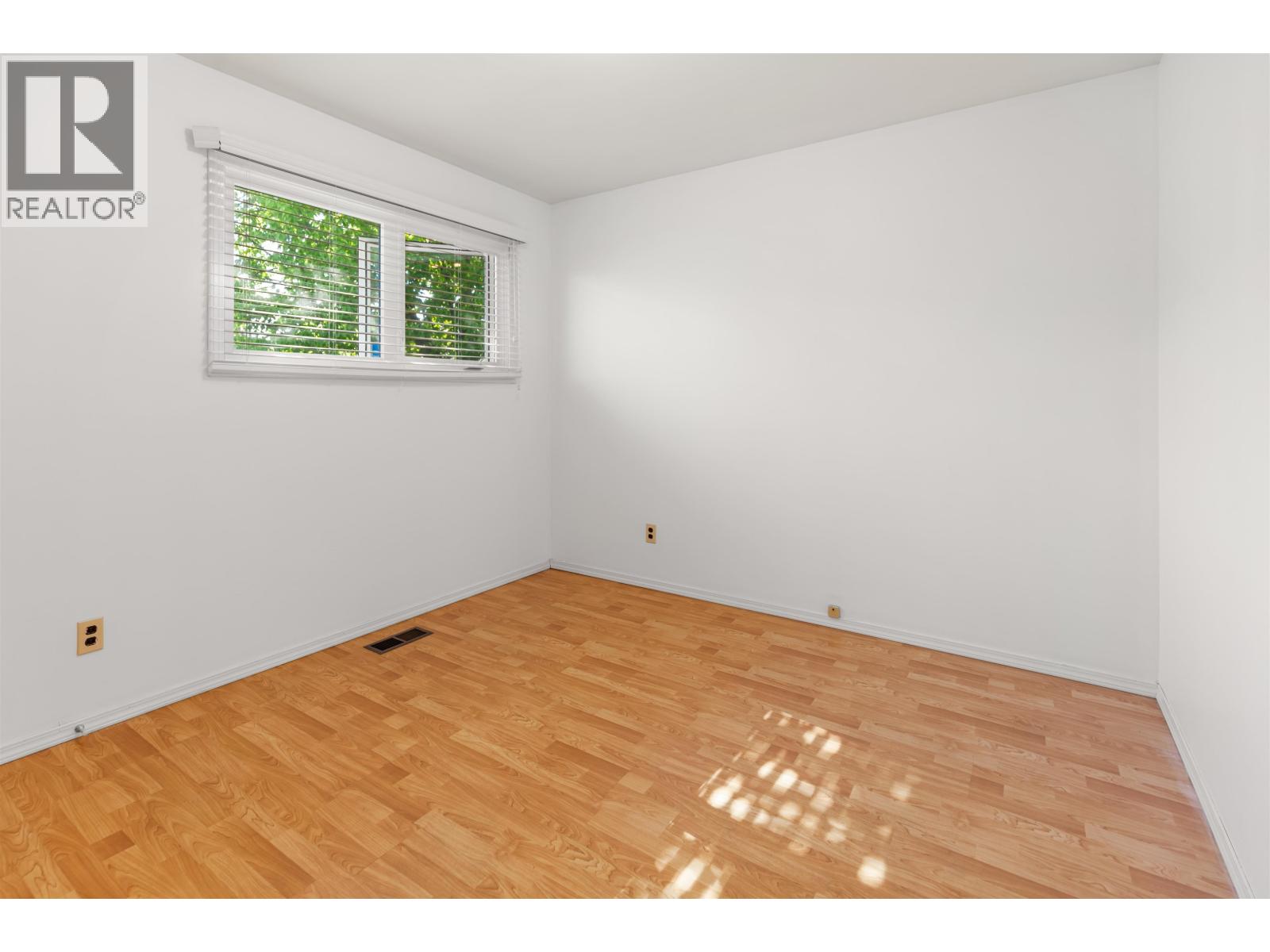 Photo 10 of 33 — 2469 15TH AVENUE · Prince George, BC