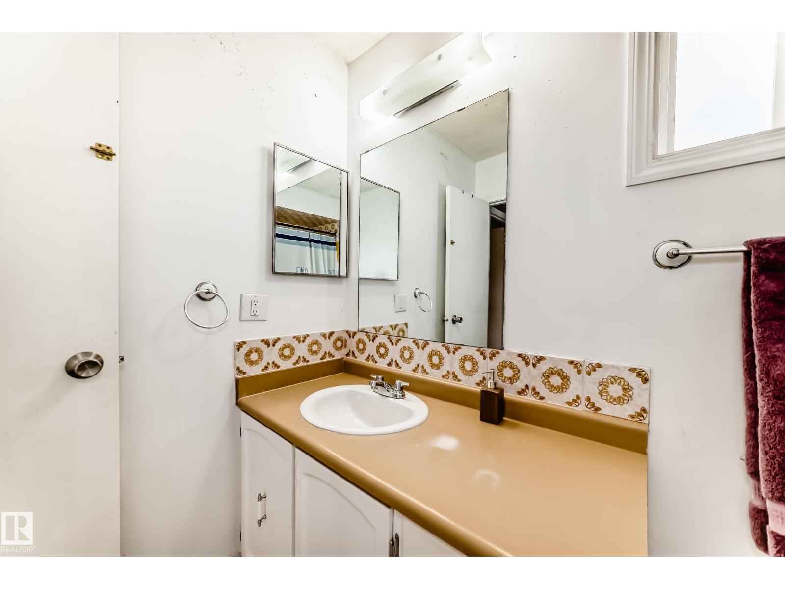 9323 Morinville DR - 33