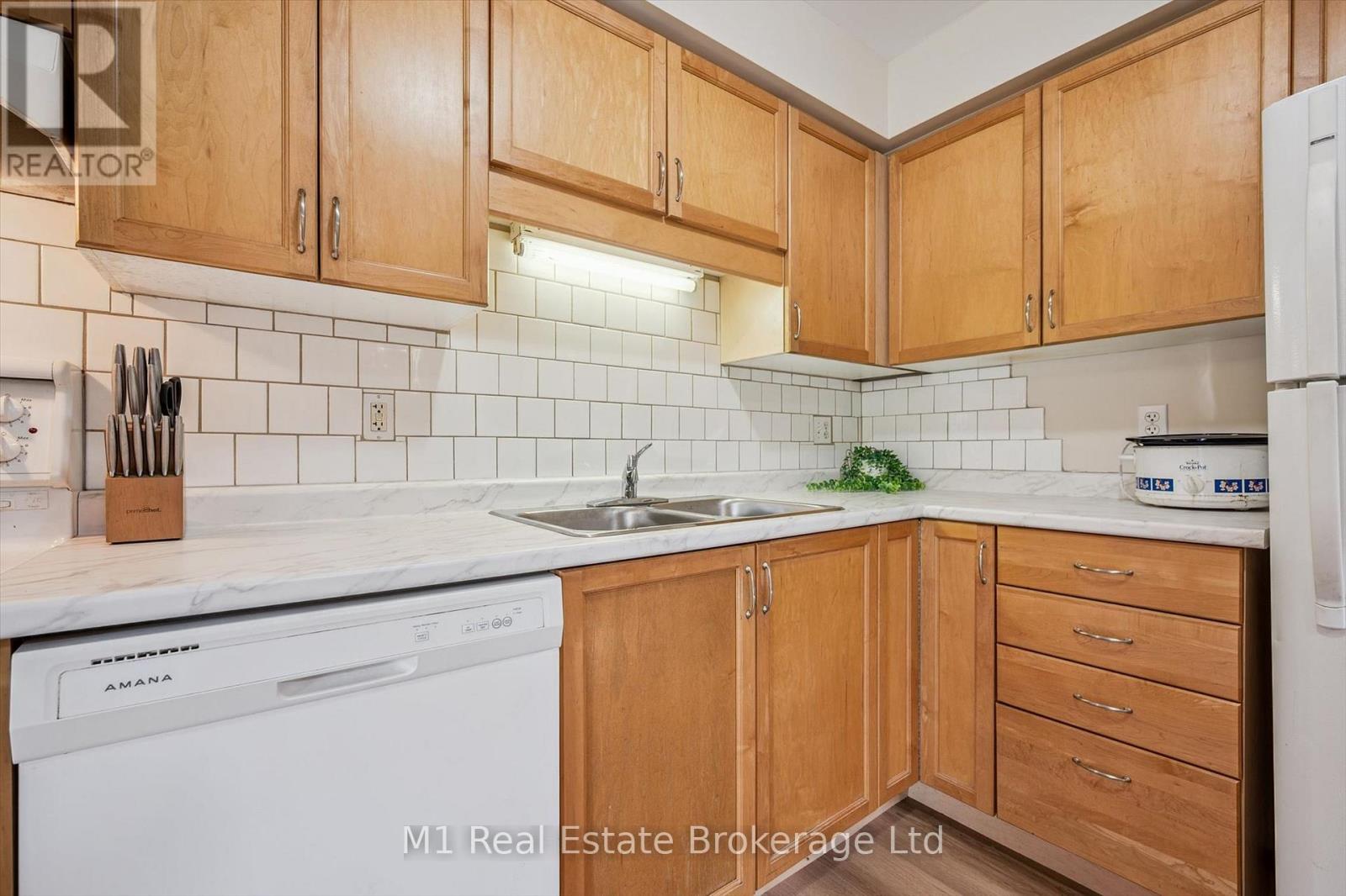 #27 124 GOSLING GARDENS - 16