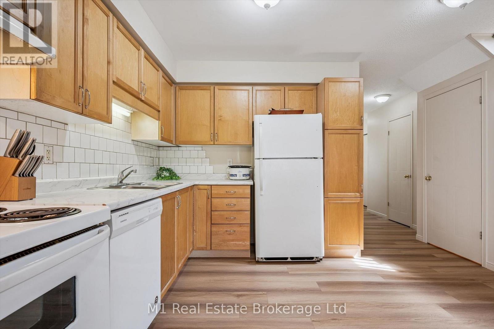 #27 124 GOSLING GARDENS - 17