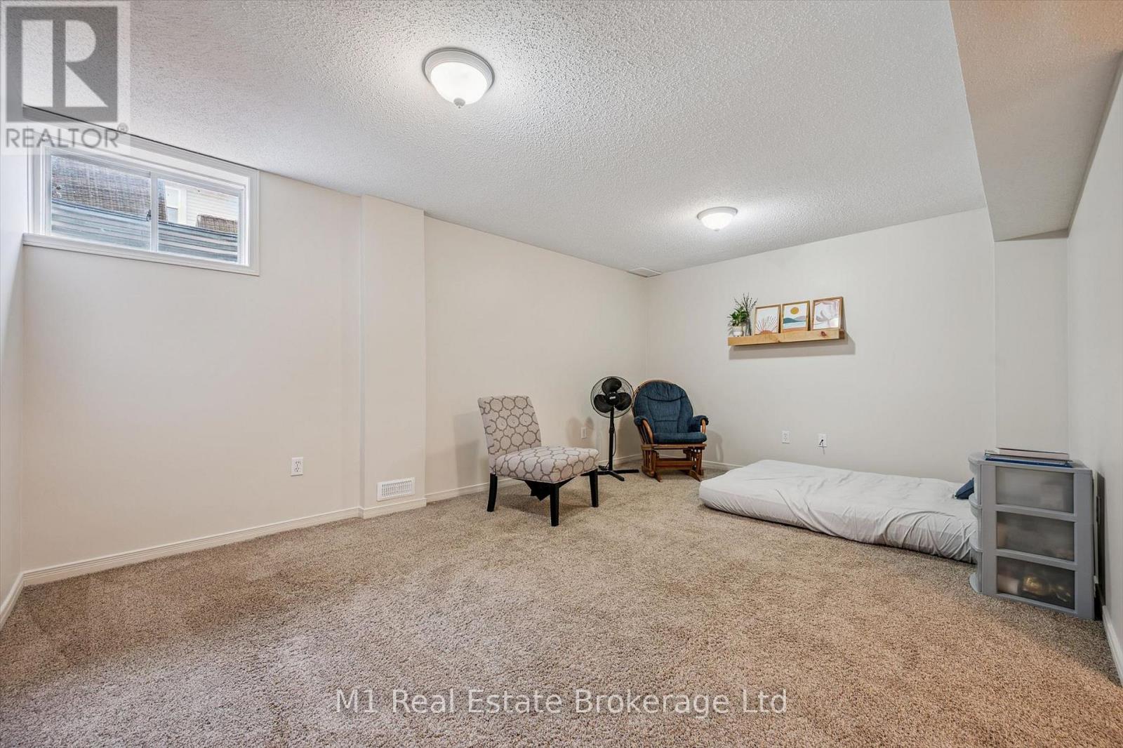 #27 124 GOSLING GARDENS - 29