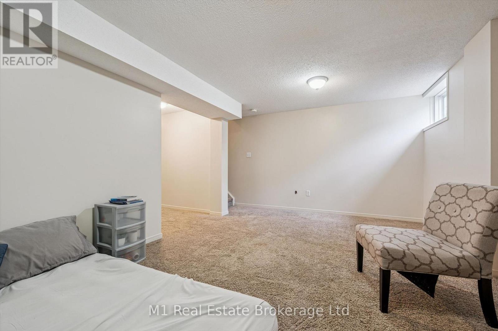 #27 124 GOSLING GARDENS - 31
