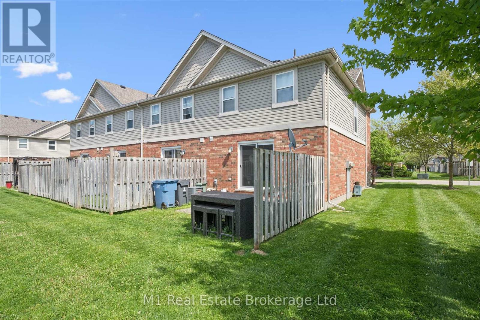 #27 124 GOSLING GARDENS - 33