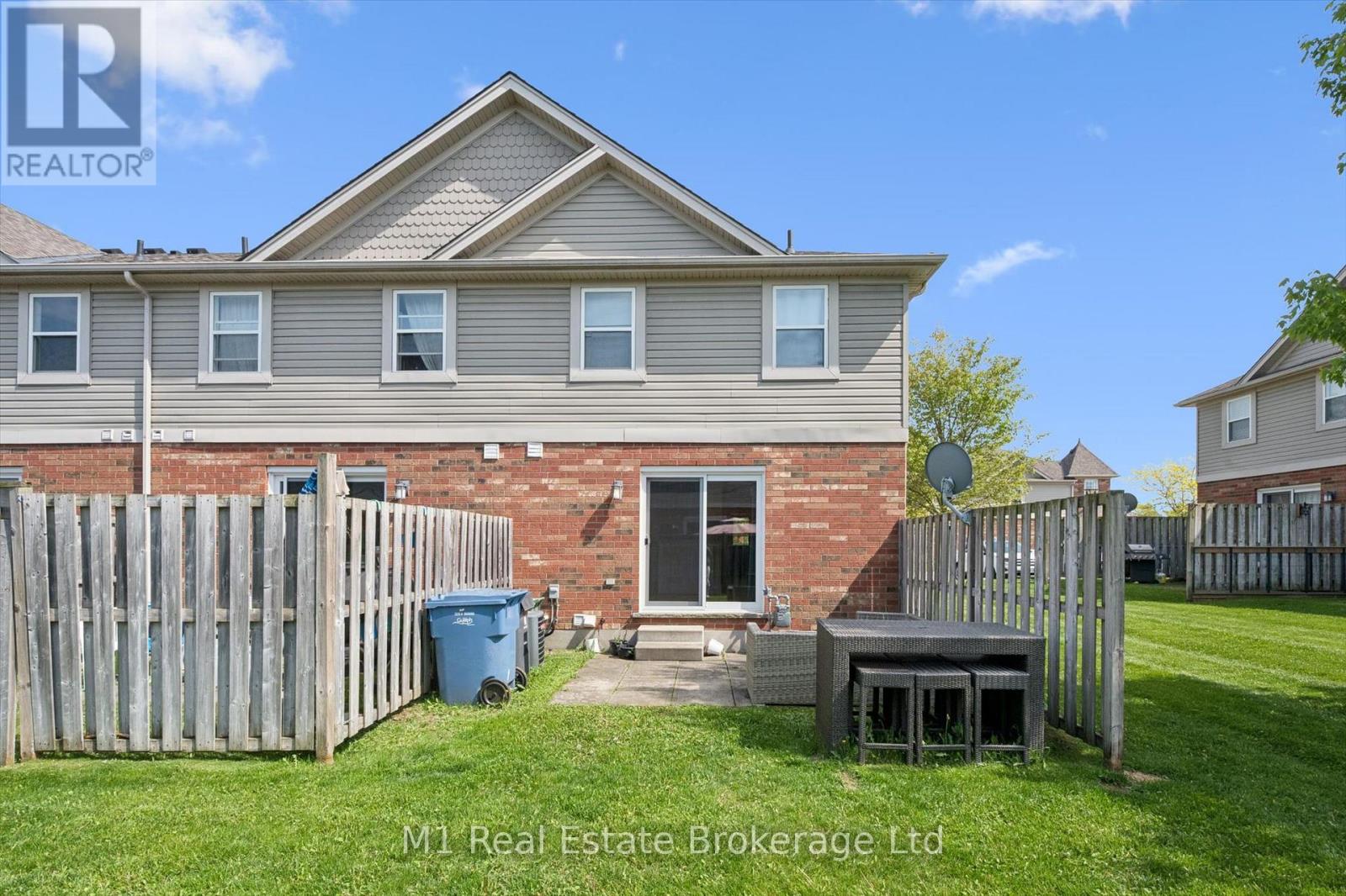 #27 124 GOSLING GARDENS - 34