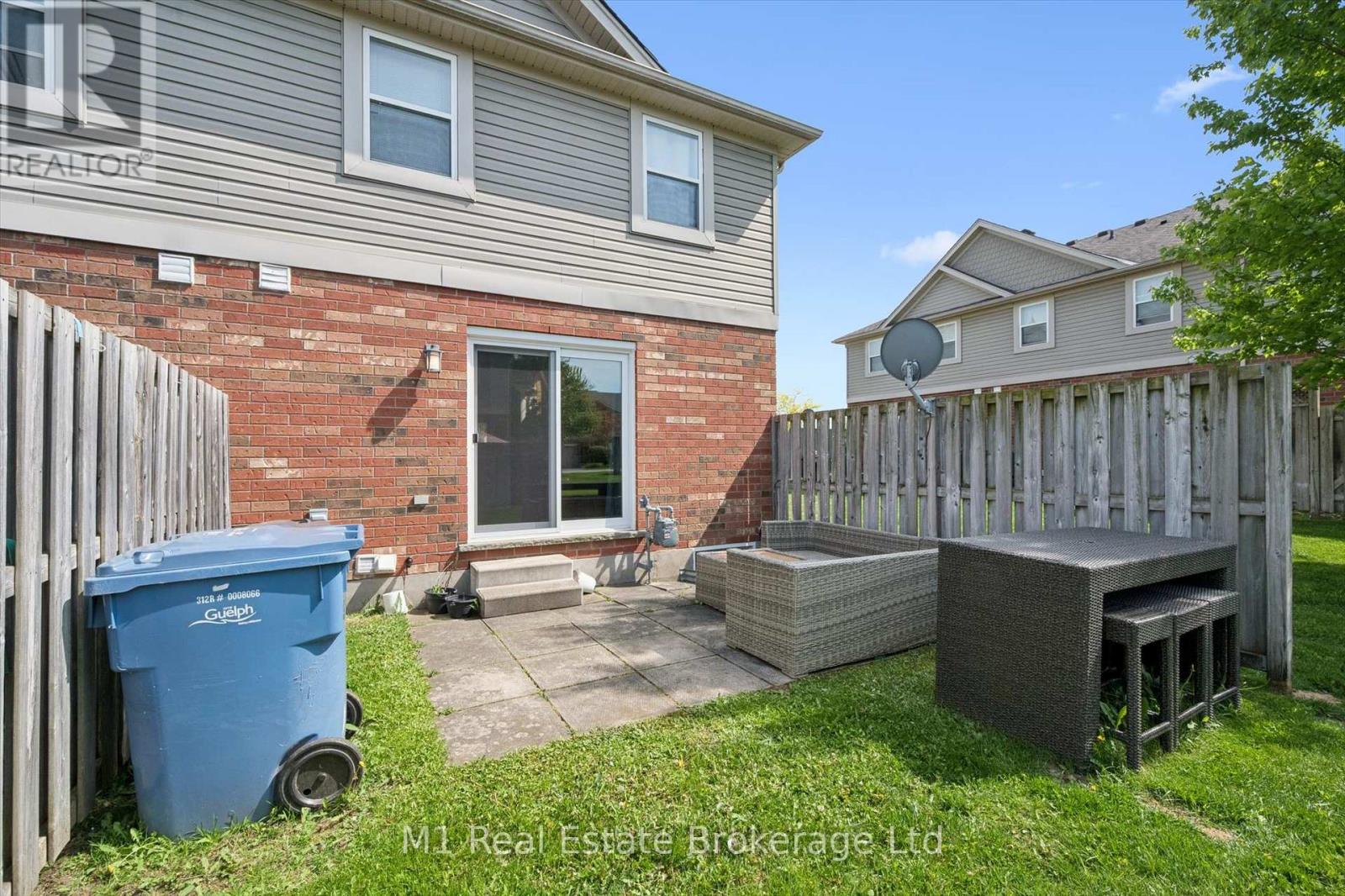 #27 124 GOSLING GARDENS - 35