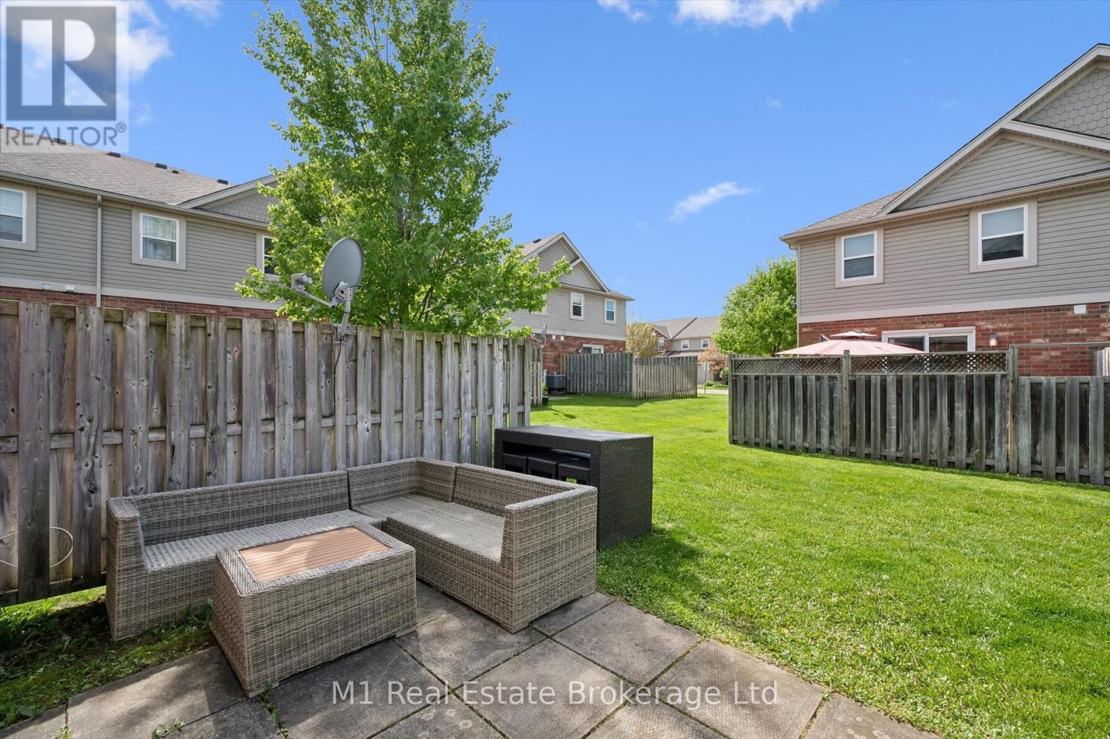 #27 124 GOSLING GARDENS - 38
