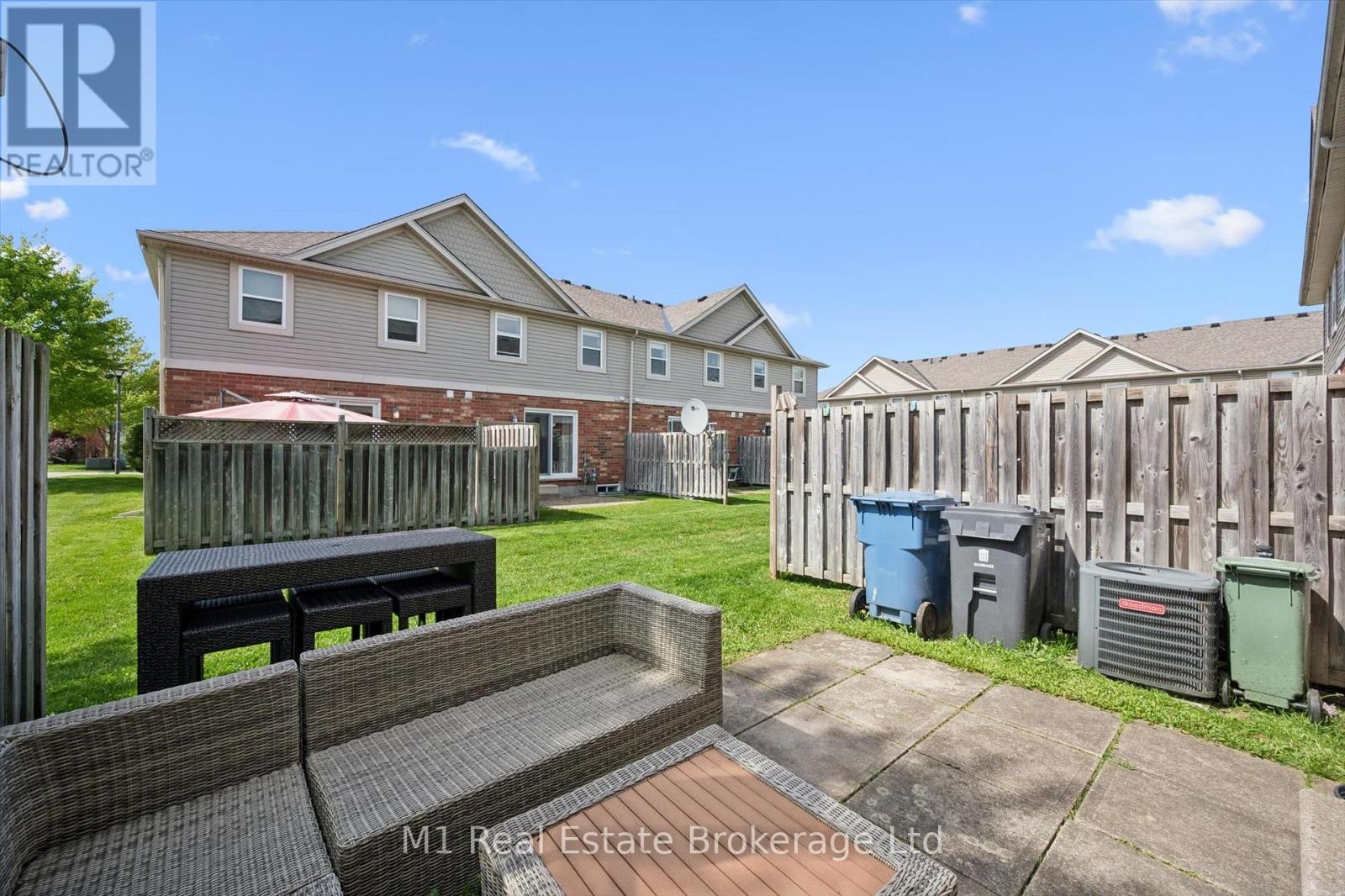 #27 124 GOSLING GARDENS - 39