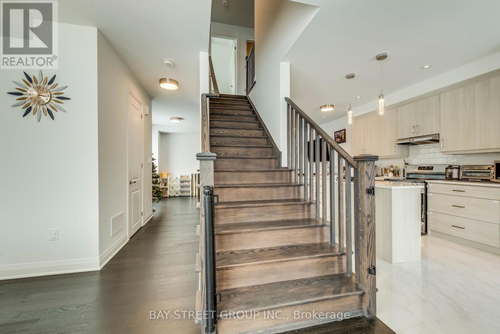 3049 MERRICK ROAD - 32