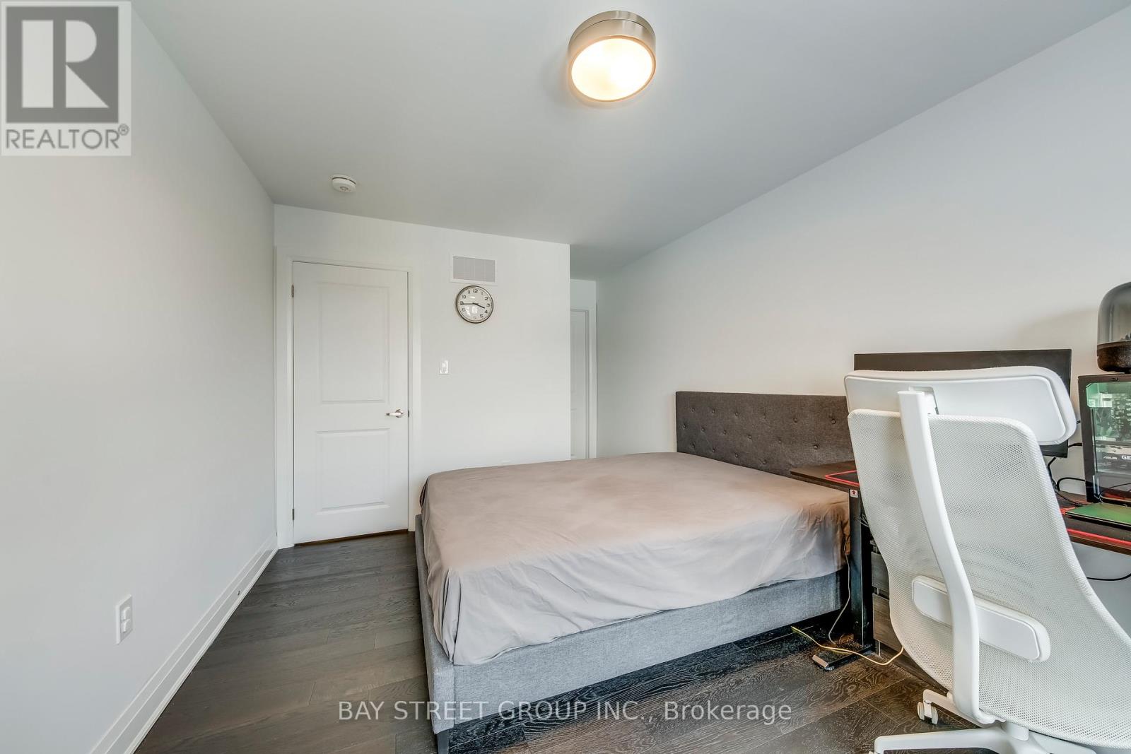 3049 MERRICK ROAD - 36