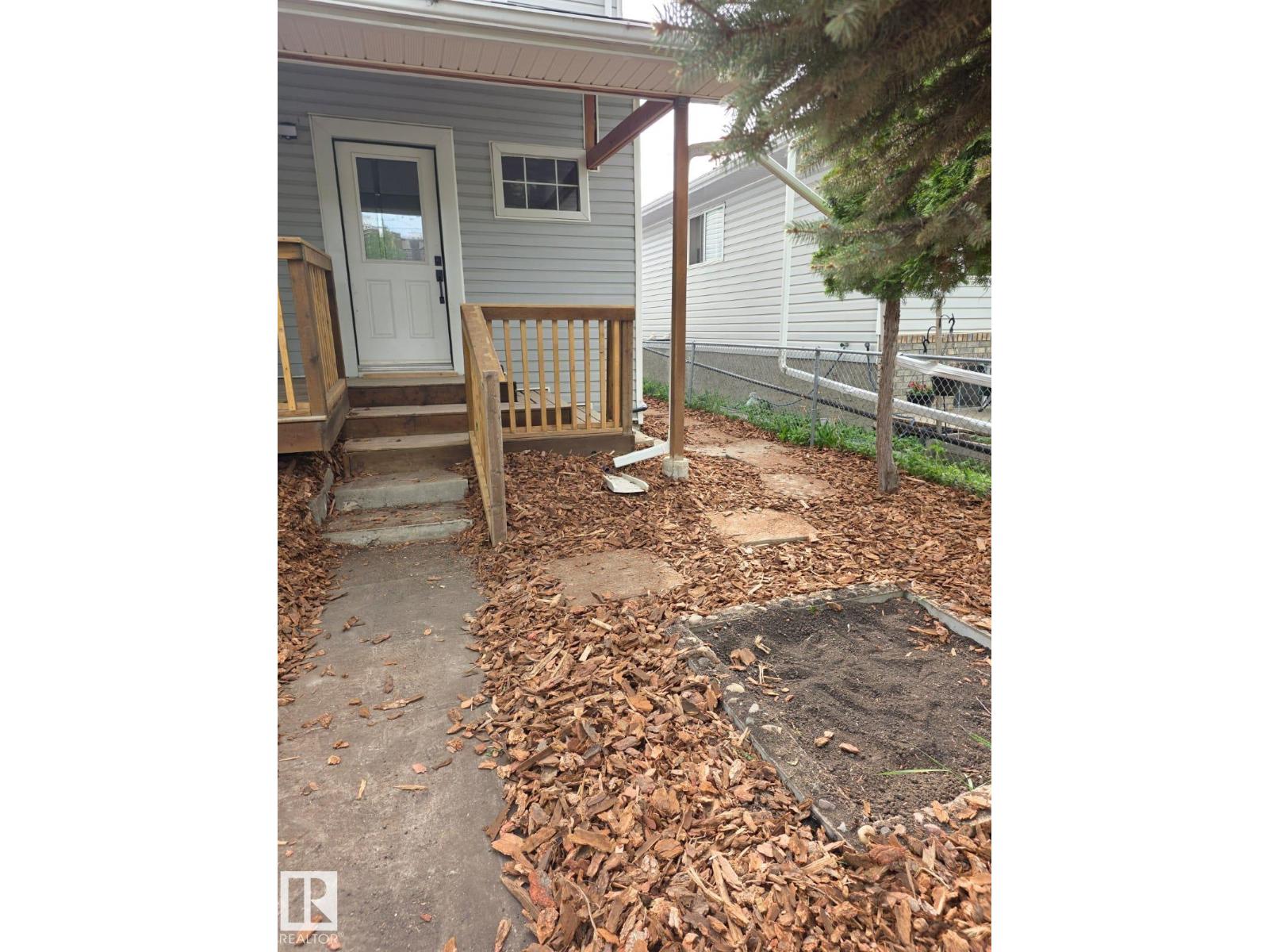 10656 93 ST NW exterior
